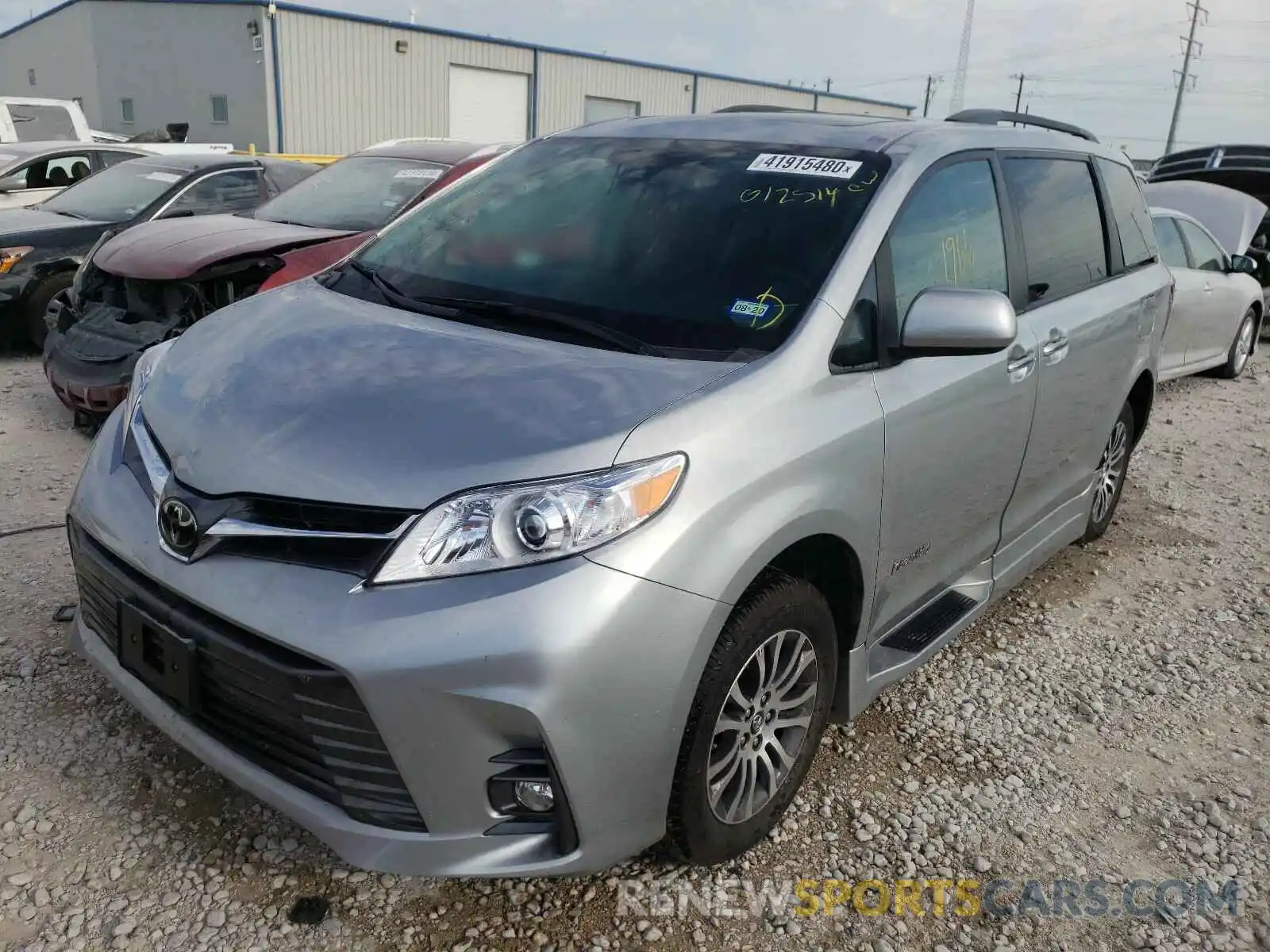 2 Photograph of a damaged car 5TDYZ3DC3KS012514 TOYOTA SIENNA 2019