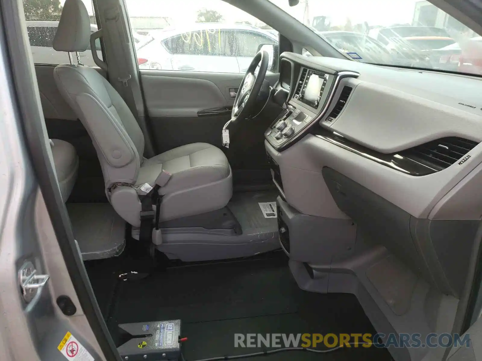 5 Photograph of a damaged car 5TDYZ3DC3KS012514 TOYOTA SIENNA 2019