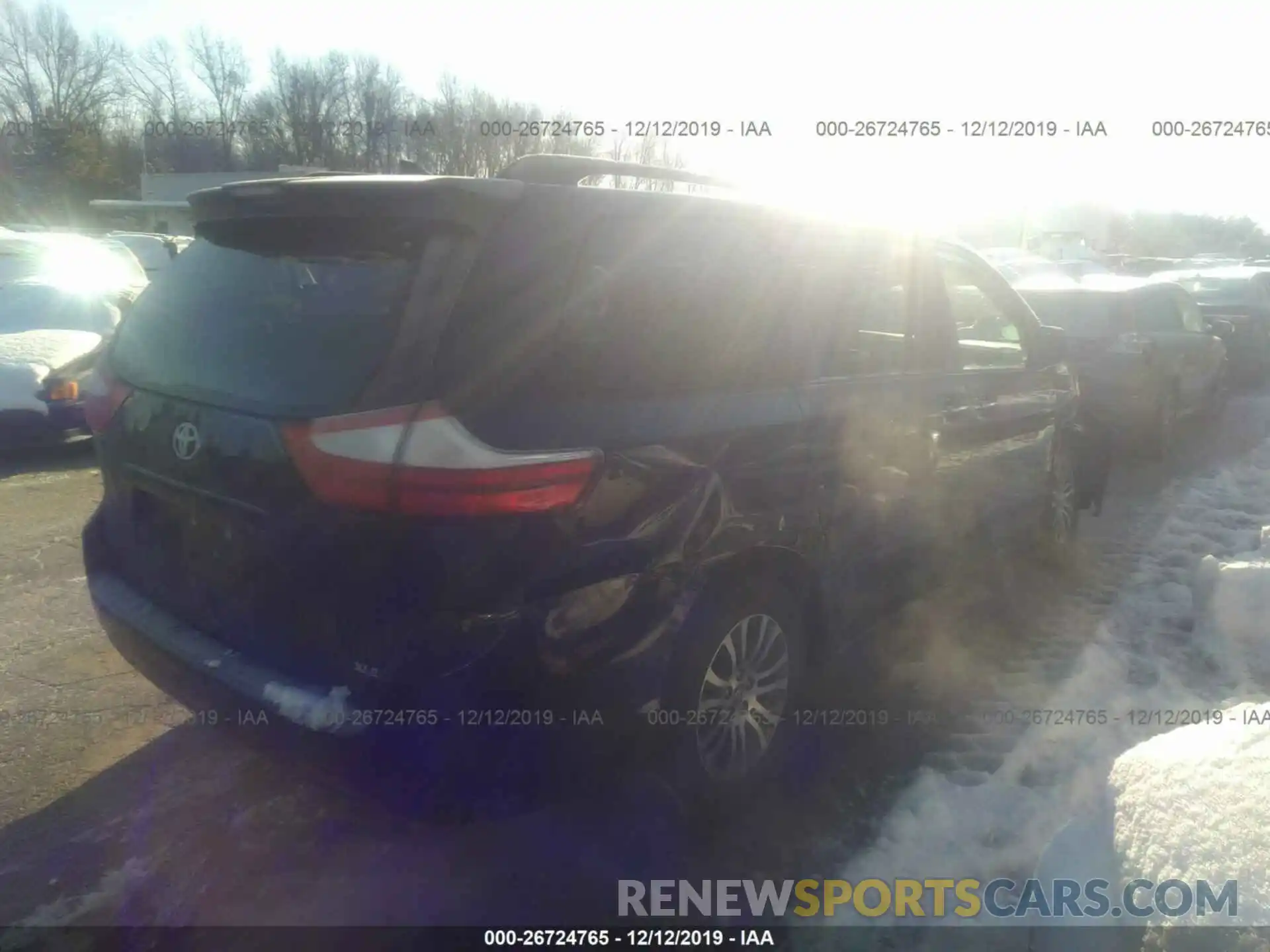 4 Photograph of a damaged car 5TDYZ3DC3KS012741 TOYOTA SIENNA 2019