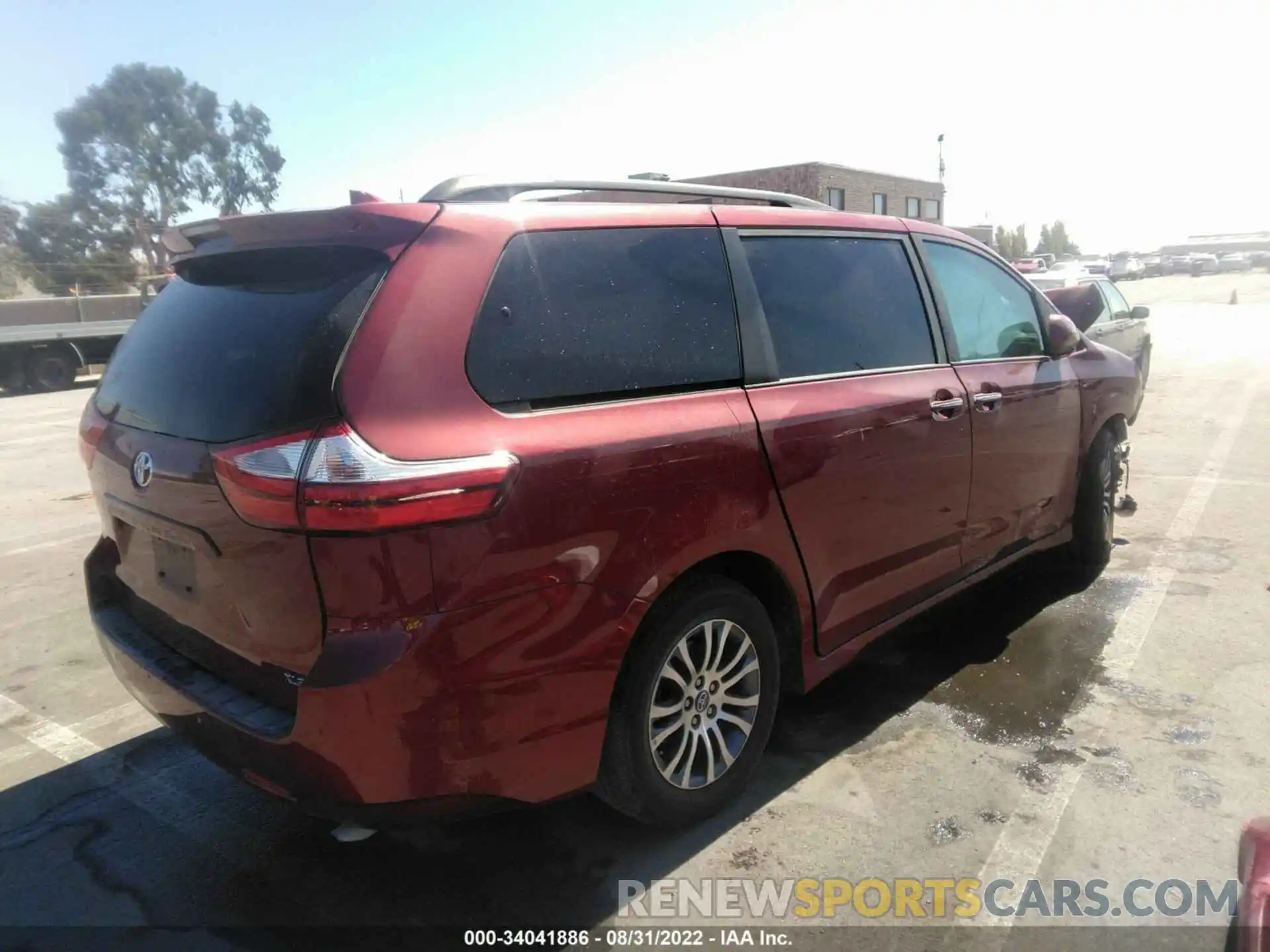 4 Photograph of a damaged car 5TDYZ3DC3KS015056 TOYOTA SIENNA 2019