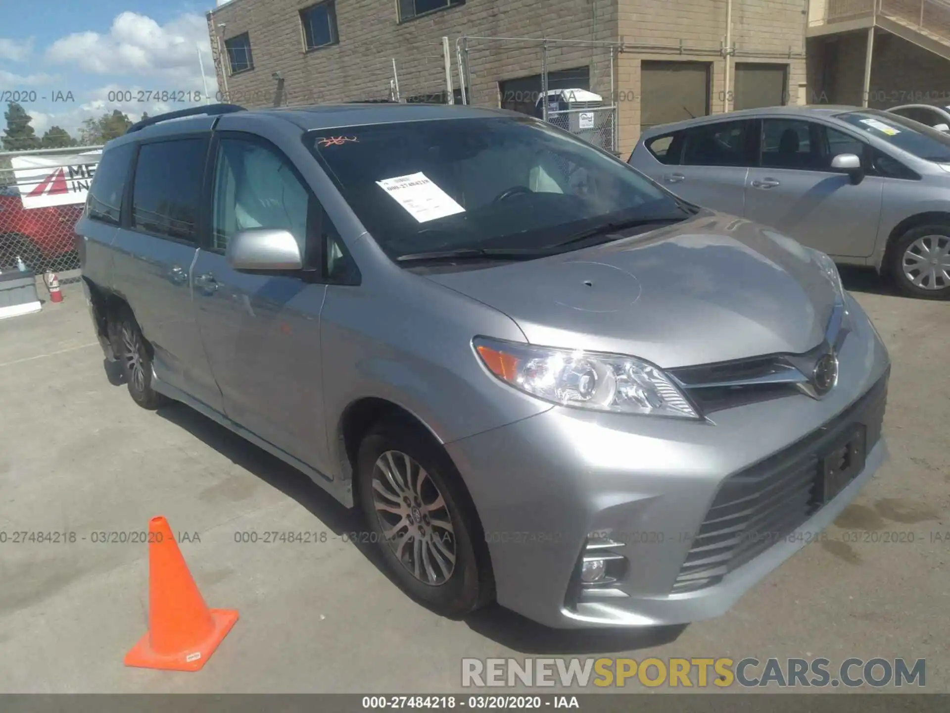 1 Фотография поврежденного автомобиля 5TDYZ3DC3KS015235 TOYOTA SIENNA 2019