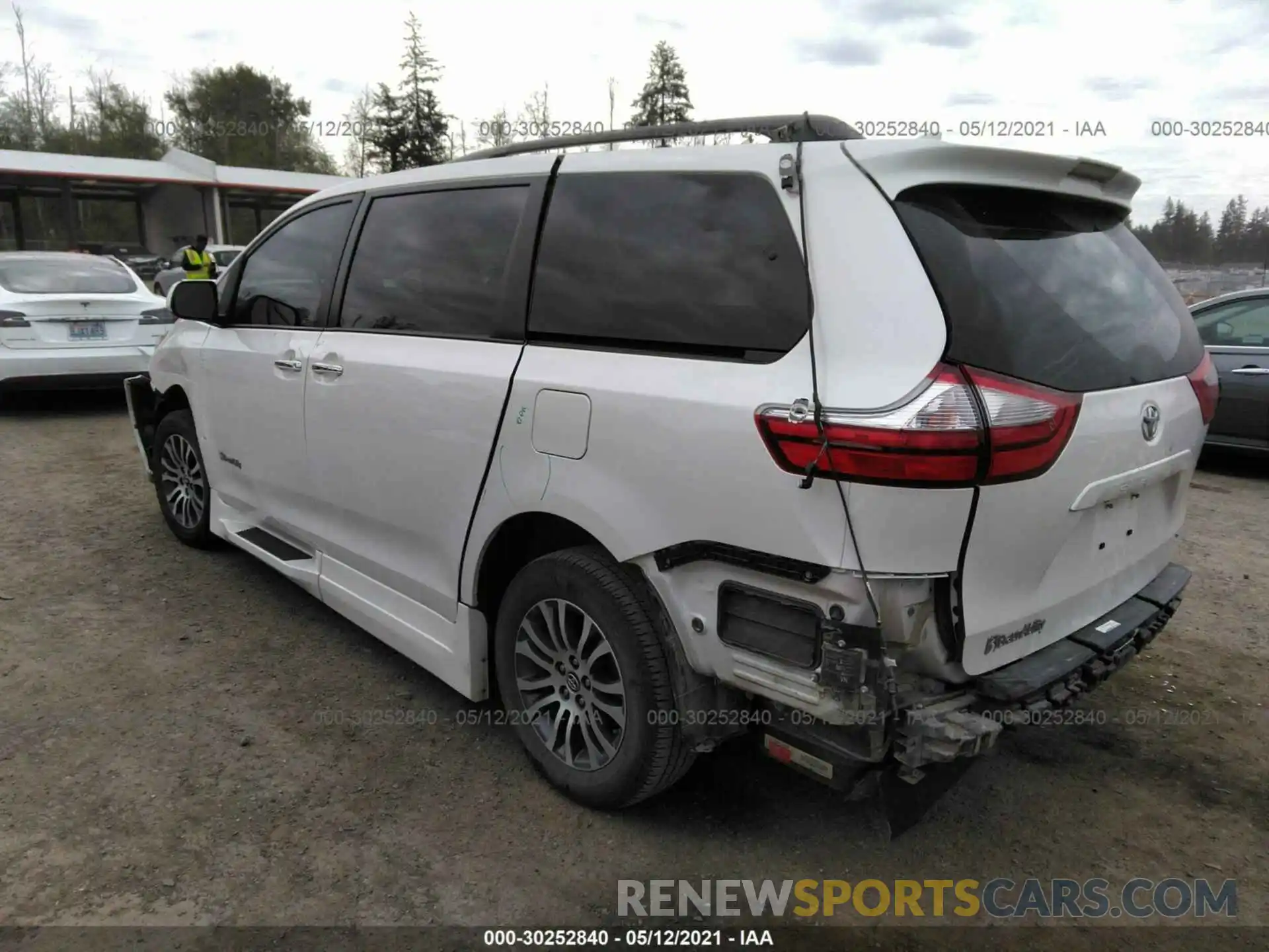 3 Фотография поврежденного автомобиля 5TDYZ3DC3KS019009 TOYOTA SIENNA 2019