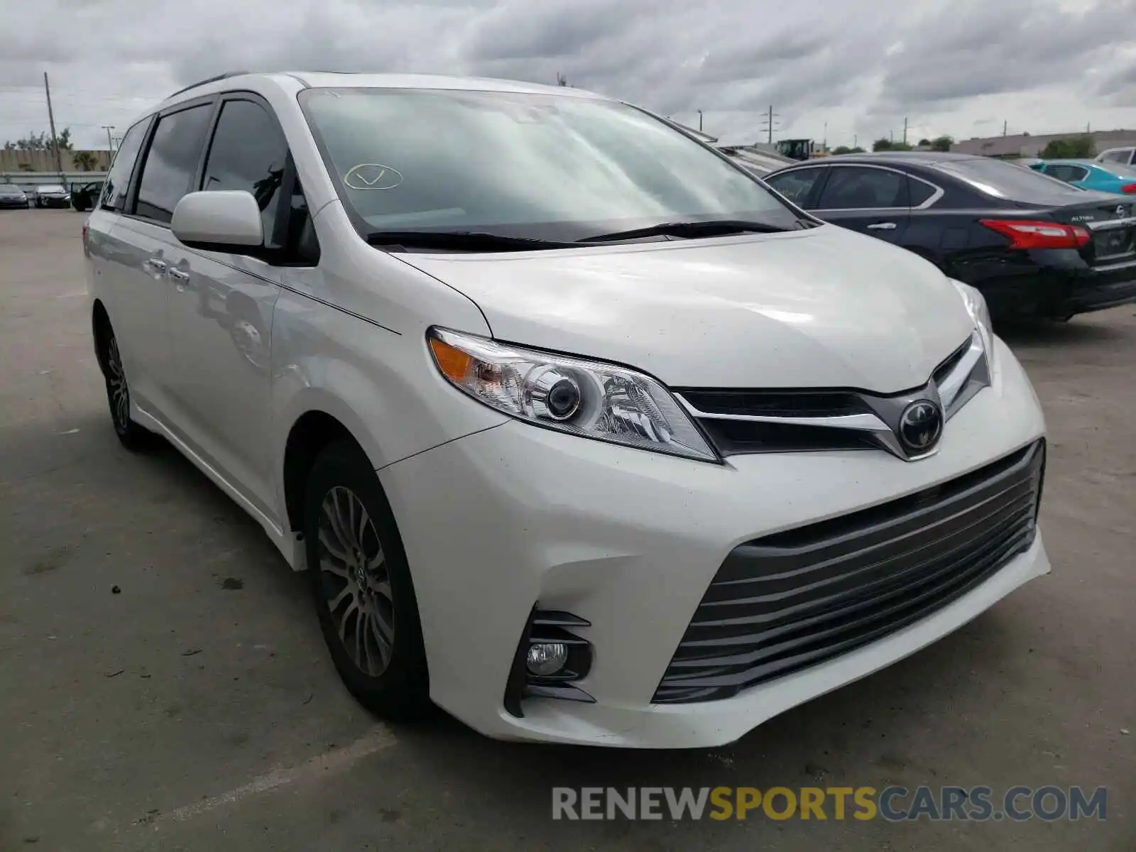 1 Фотография поврежденного автомобиля 5TDYZ3DC3KS968415 TOYOTA SIENNA 2019