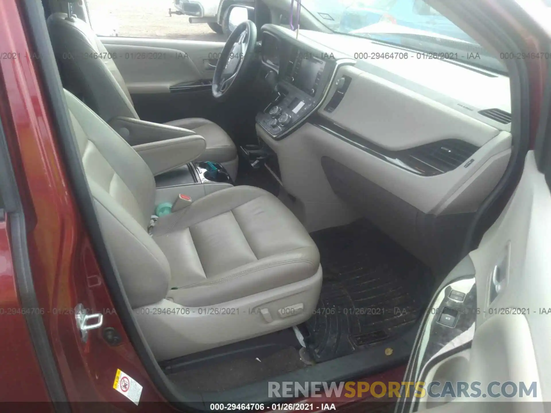 5 Photograph of a damaged car 5TDYZ3DC3KS972061 TOYOTA SIENNA 2019