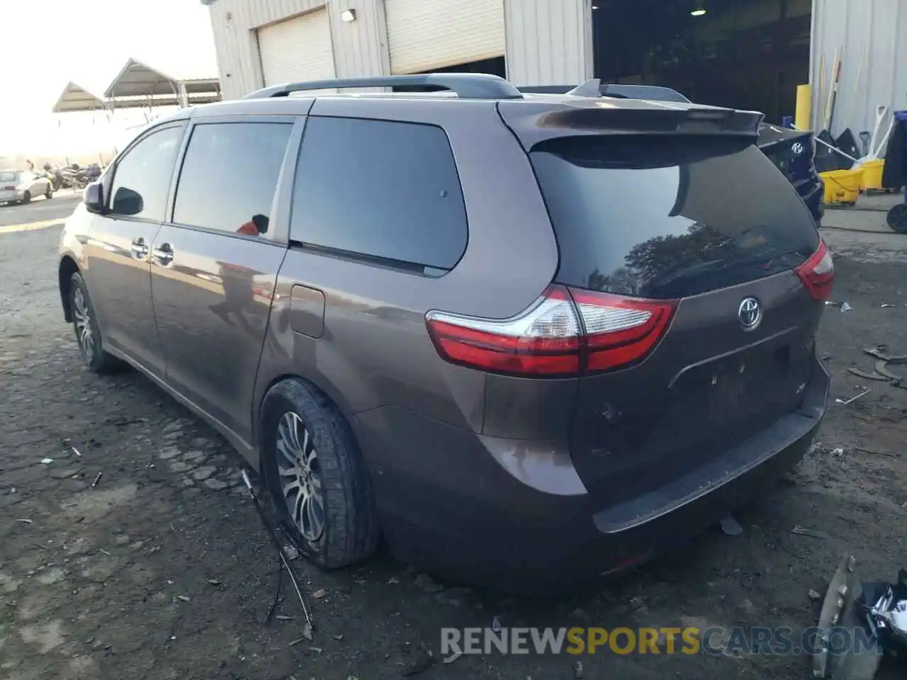 3 Фотография поврежденного автомобиля 5TDYZ3DC3KS974568 TOYOTA SIENNA 2019