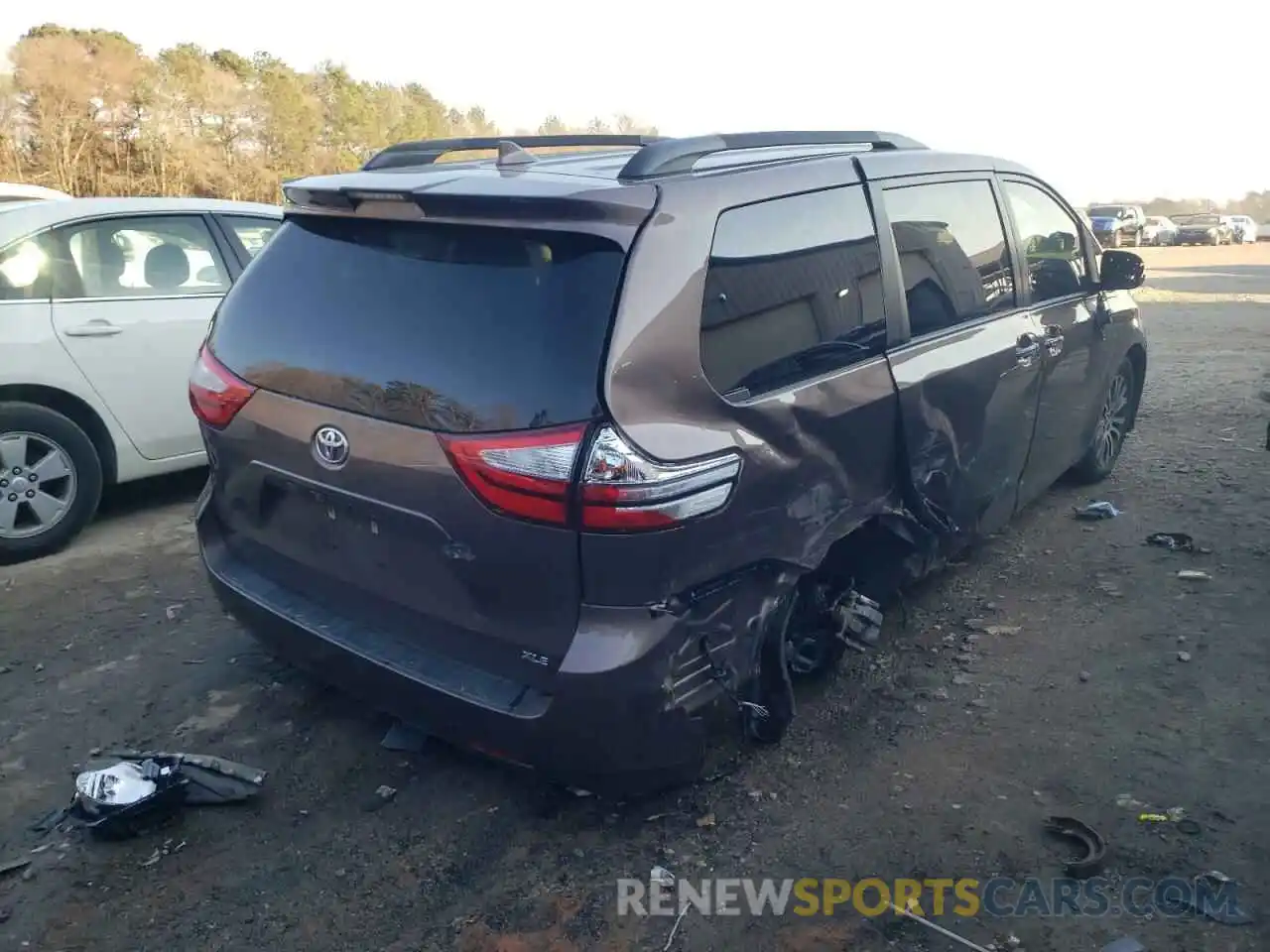 4 Photograph of a damaged car 5TDYZ3DC3KS974568 TOYOTA SIENNA 2019