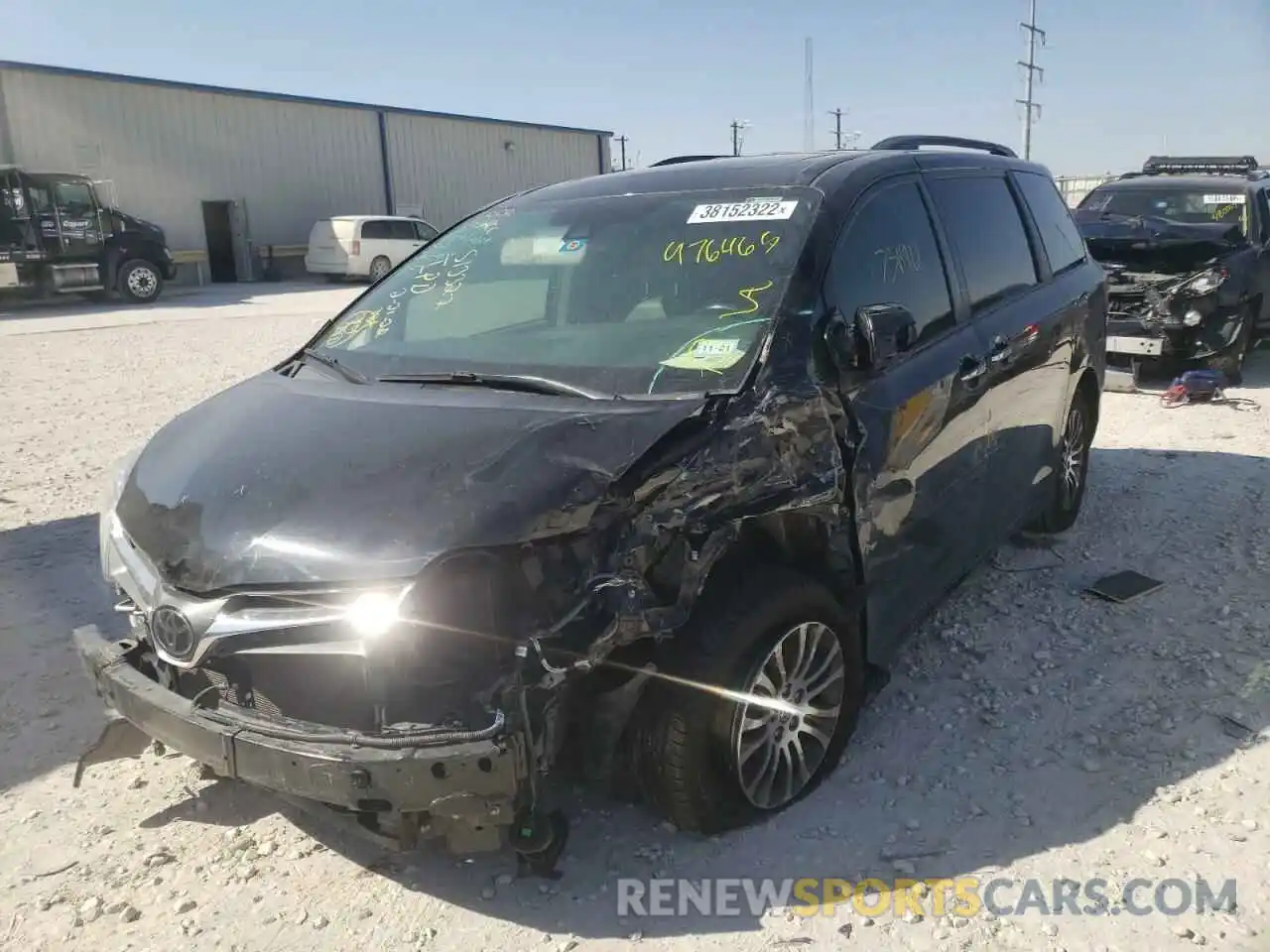 2 Photograph of a damaged car 5TDYZ3DC3KS976465 TOYOTA SIENNA 2019