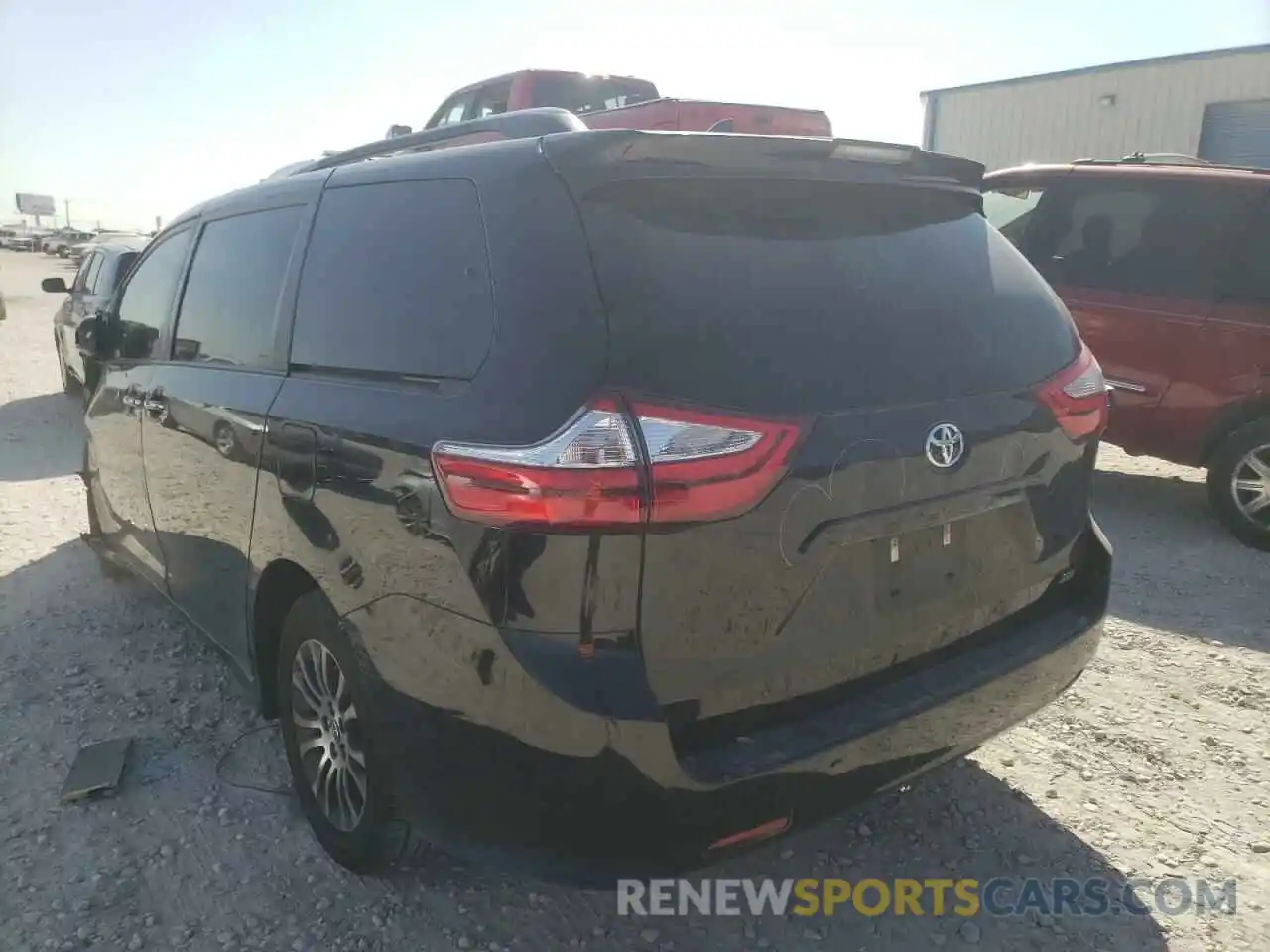 3 Photograph of a damaged car 5TDYZ3DC3KS976465 TOYOTA SIENNA 2019