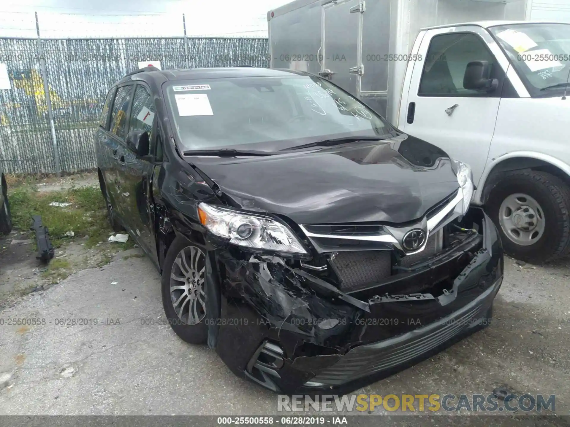 1 Photograph of a damaged car 5TDYZ3DC3KS976644 TOYOTA SIENNA 2019