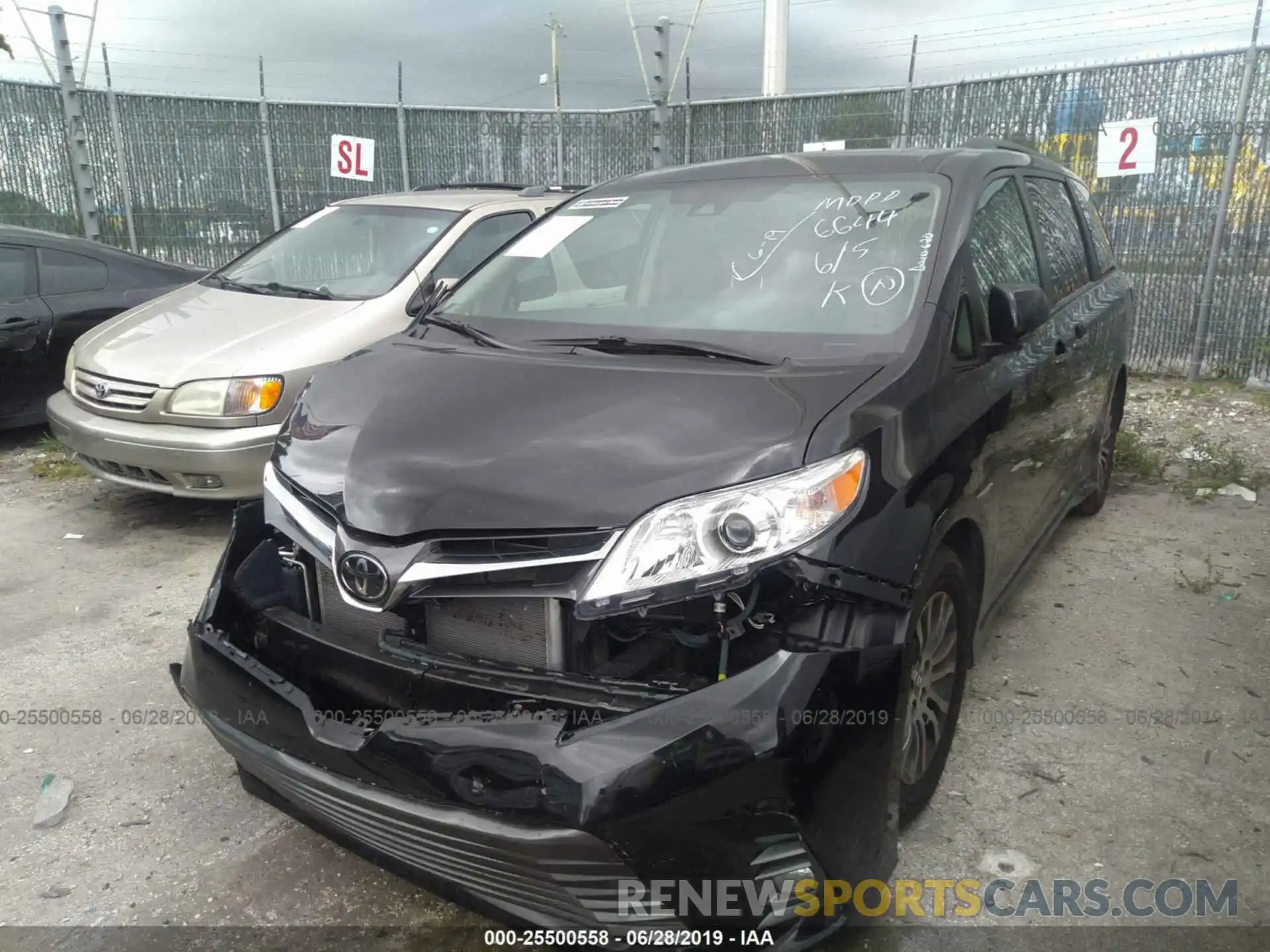 2 Photograph of a damaged car 5TDYZ3DC3KS976644 TOYOTA SIENNA 2019