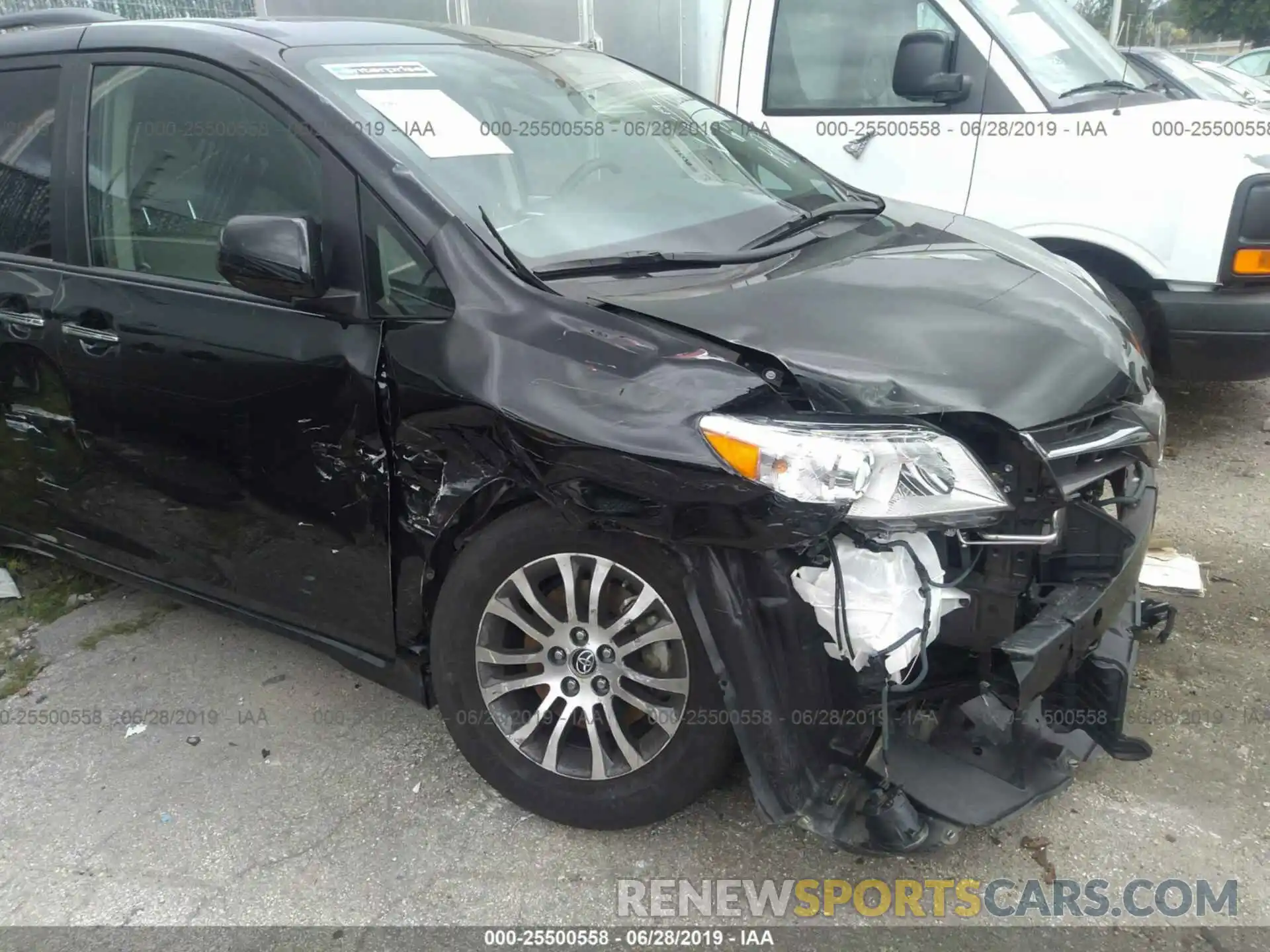 6 Photograph of a damaged car 5TDYZ3DC3KS976644 TOYOTA SIENNA 2019