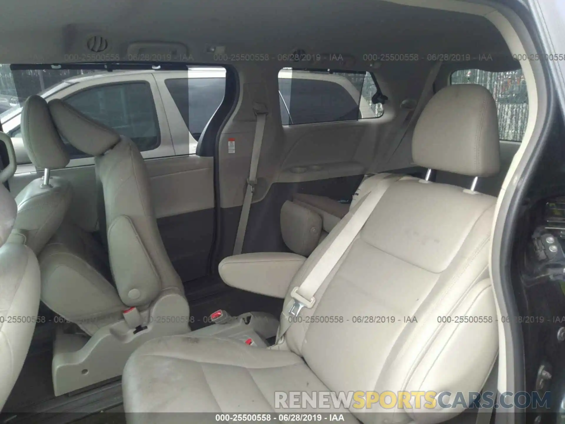 8 Фотография поврежденного автомобиля 5TDYZ3DC3KS976644 TOYOTA SIENNA 2019