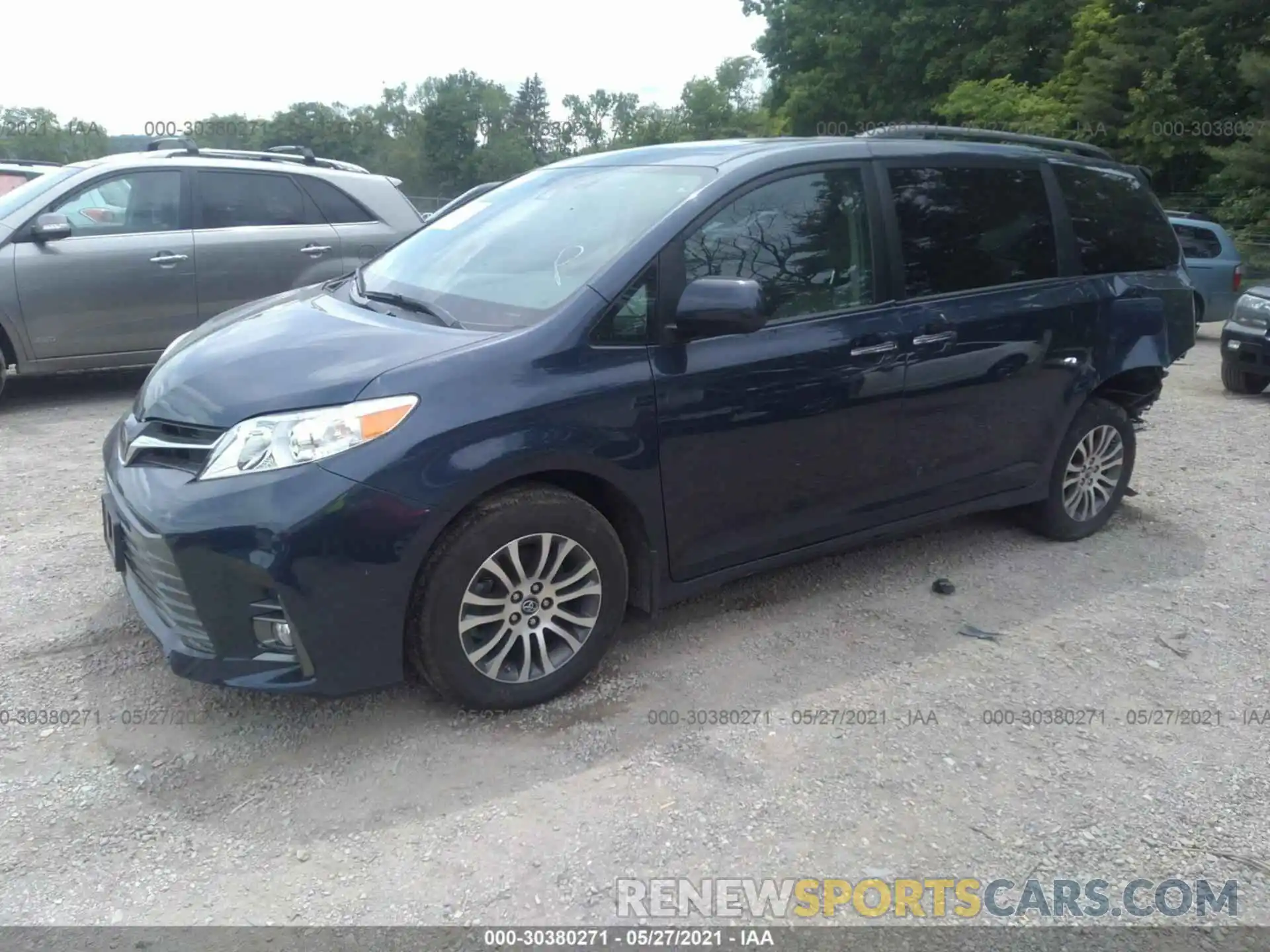 2 Photograph of a damaged car 5TDYZ3DC3KS979978 TOYOTA SIENNA 2019