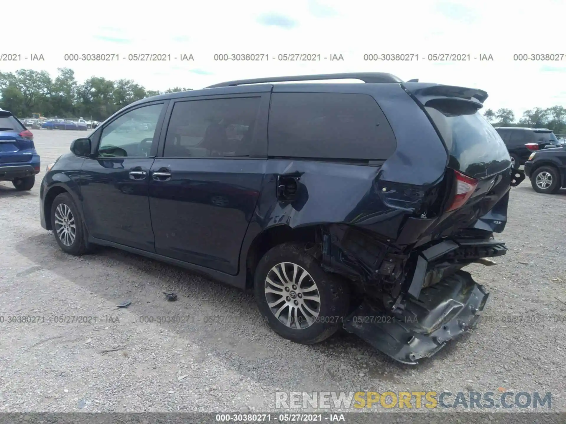 3 Фотография поврежденного автомобиля 5TDYZ3DC3KS979978 TOYOTA SIENNA 2019