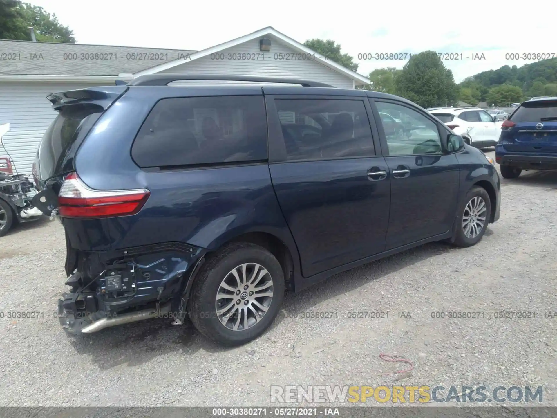 4 Photograph of a damaged car 5TDYZ3DC3KS979978 TOYOTA SIENNA 2019