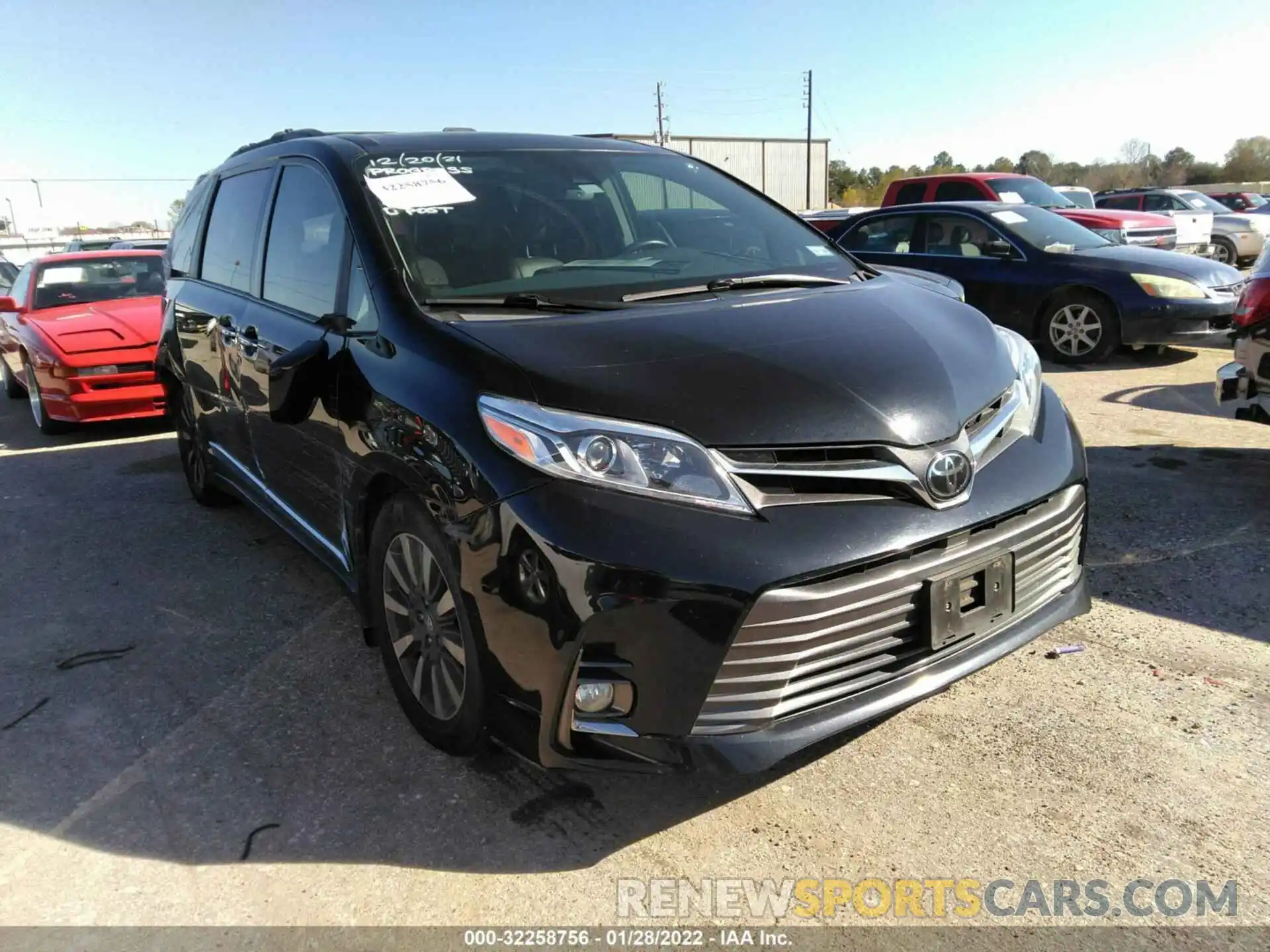 1 Photograph of a damaged car 5TDYZ3DC3KS983982 TOYOTA SIENNA 2019