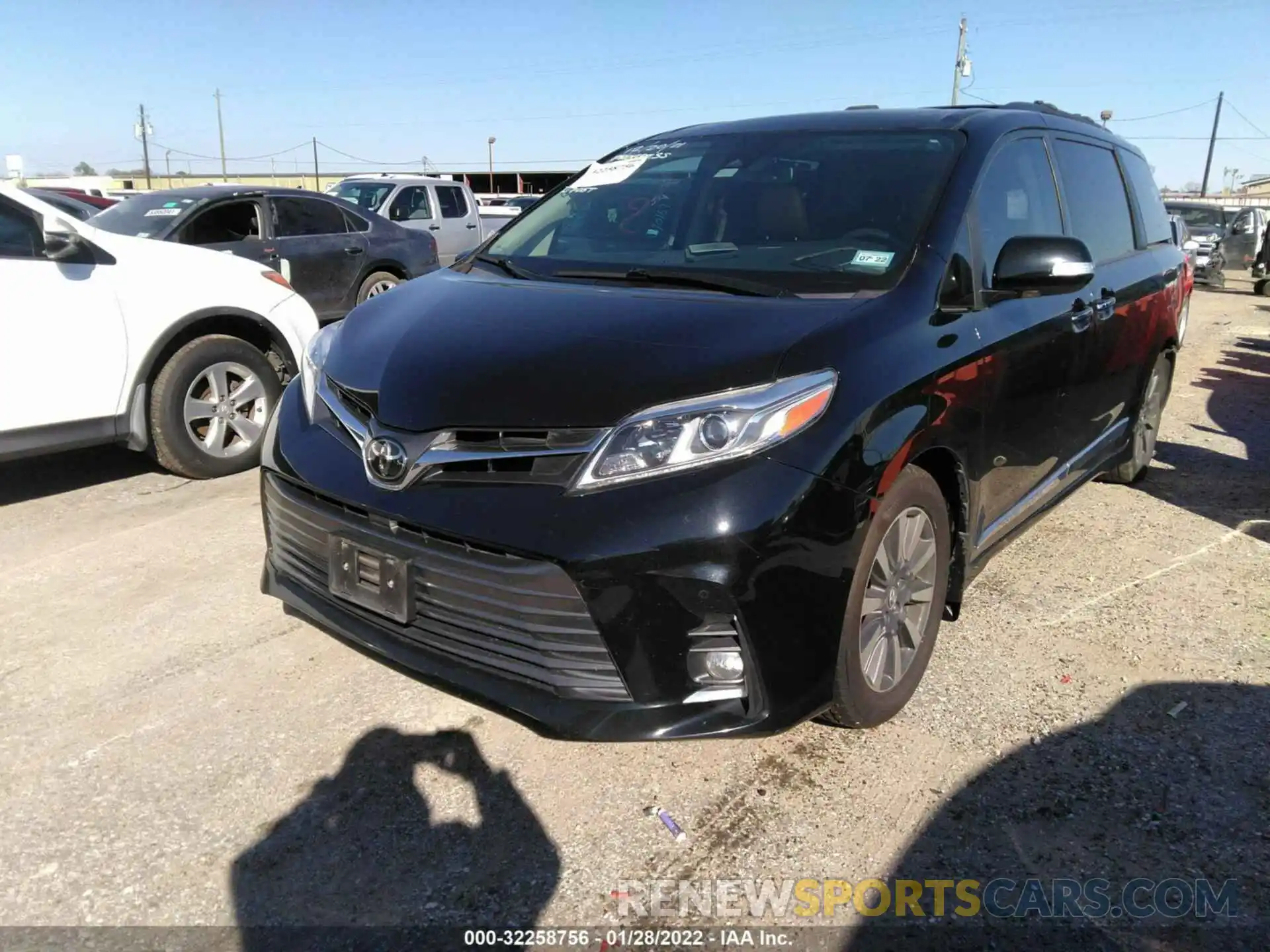 2 Photograph of a damaged car 5TDYZ3DC3KS983982 TOYOTA SIENNA 2019