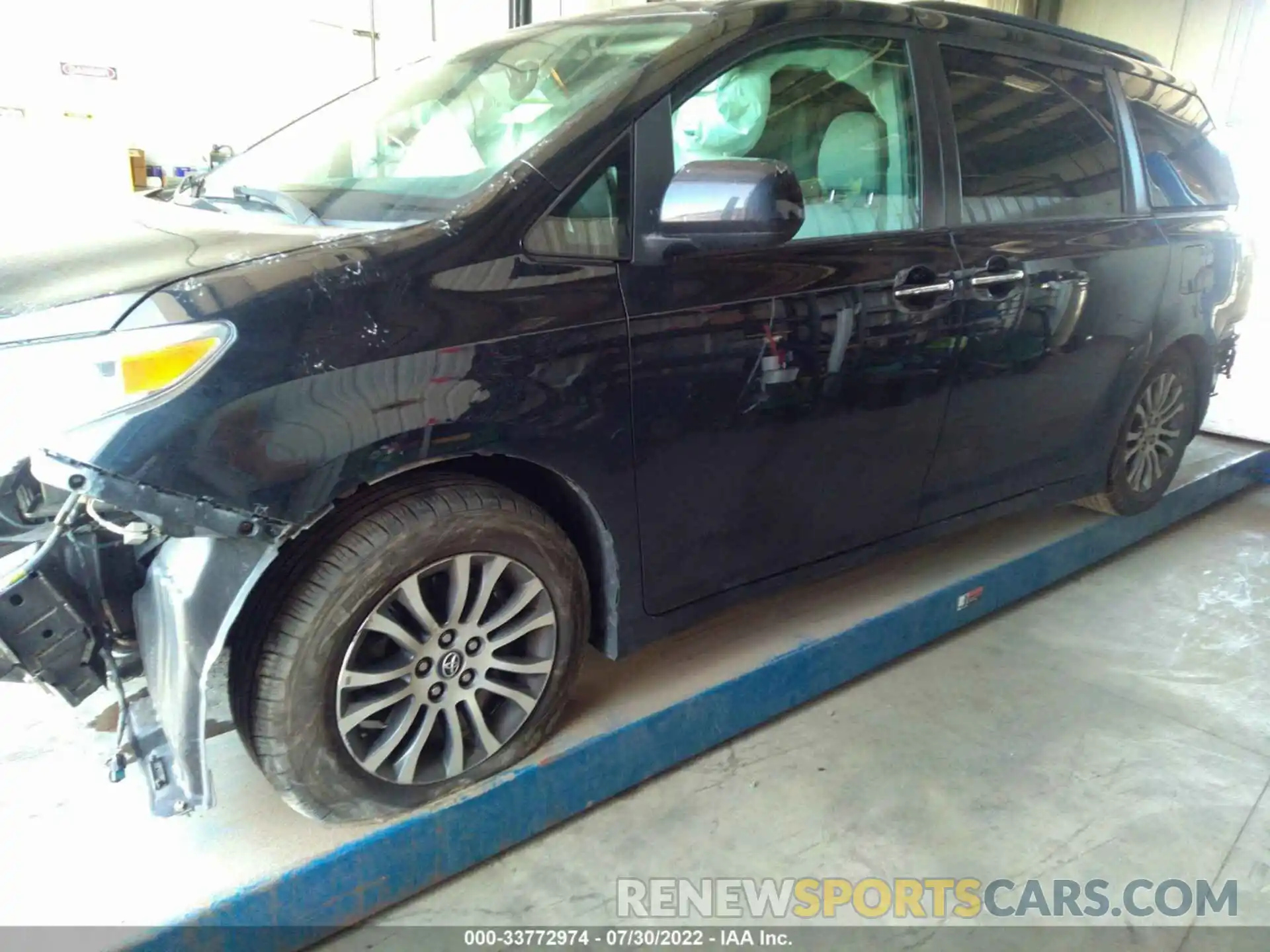 2 Фотография поврежденного автомобиля 5TDYZ3DC3KS984453 TOYOTA SIENNA 2019