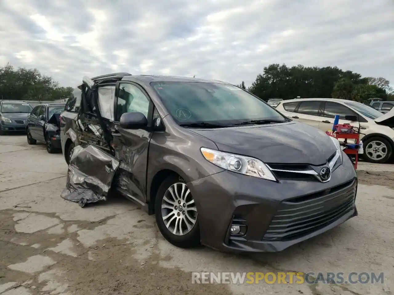 1 Фотография поврежденного автомобиля 5TDYZ3DC3KS984968 TOYOTA SIENNA 2019