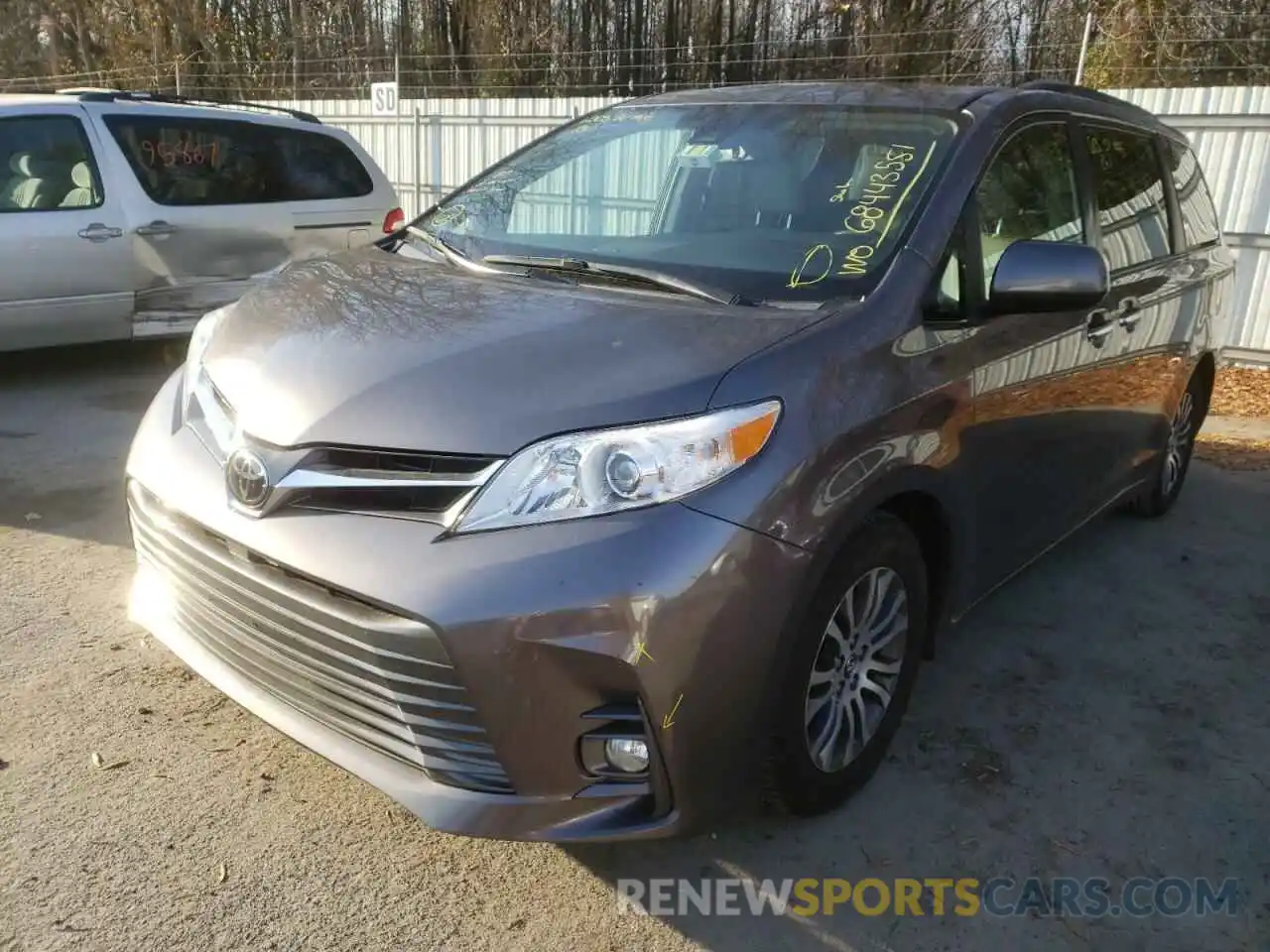 2 Photograph of a damaged car 5TDYZ3DC3KS985036 TOYOTA SIENNA 2019