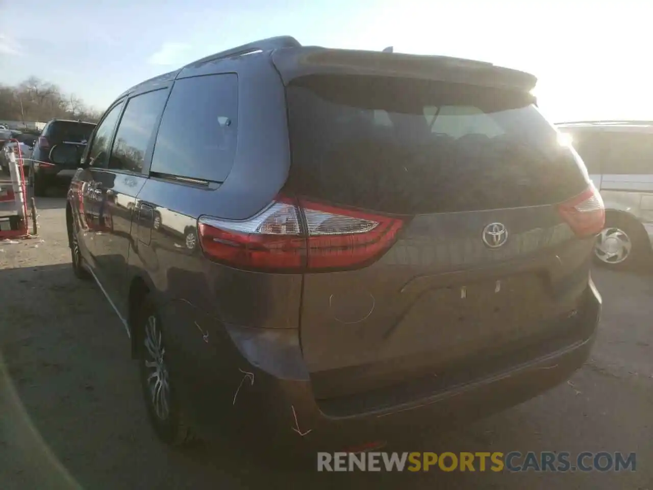 3 Photograph of a damaged car 5TDYZ3DC3KS985036 TOYOTA SIENNA 2019