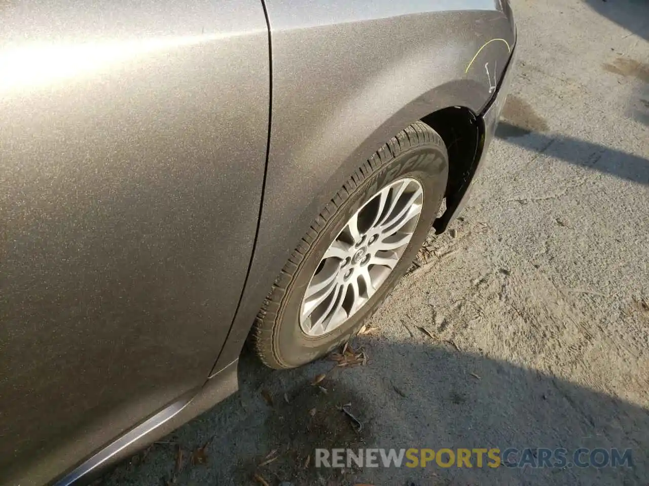 9 Photograph of a damaged car 5TDYZ3DC3KS985036 TOYOTA SIENNA 2019