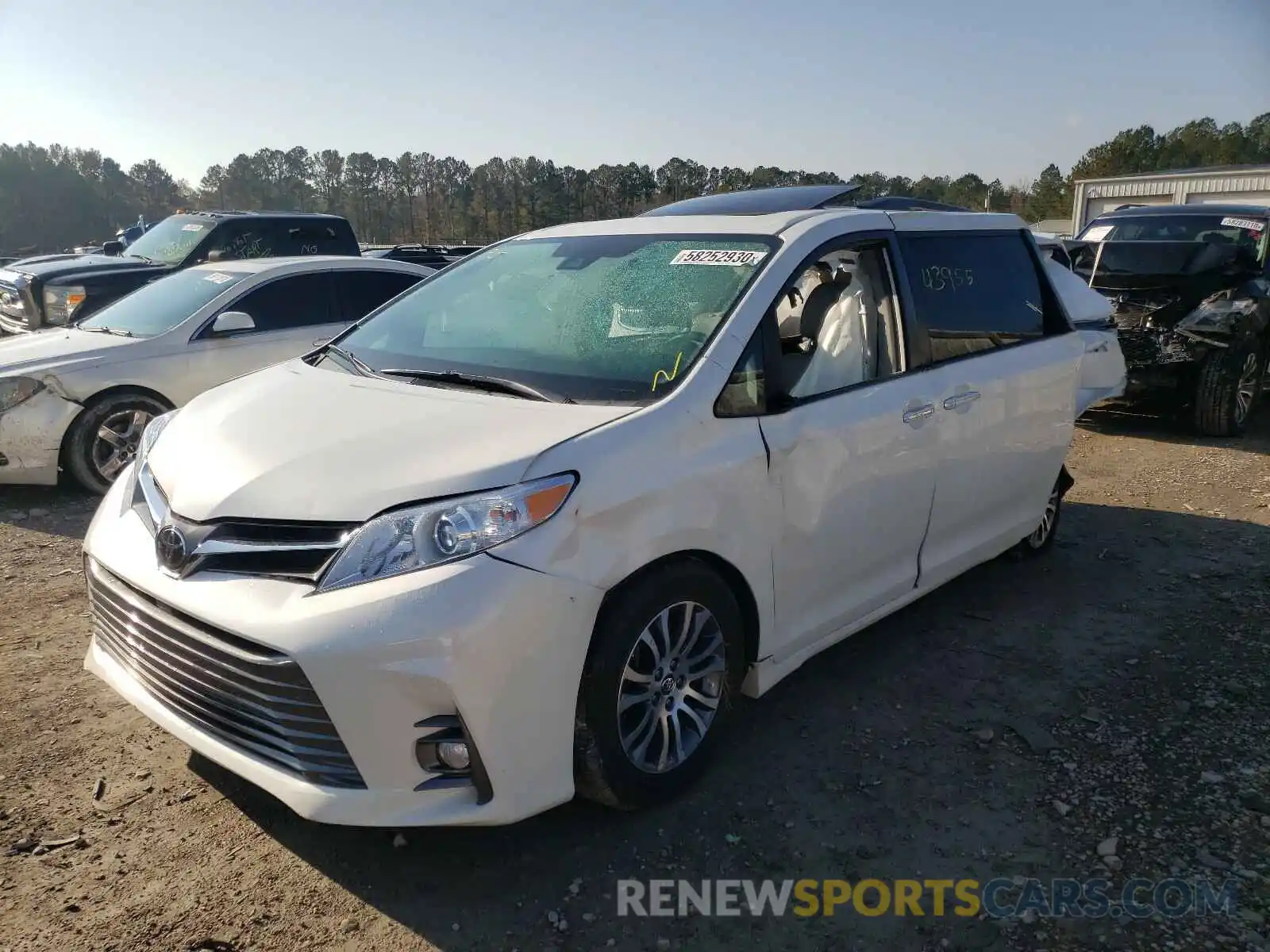 2 Photograph of a damaged car 5TDYZ3DC3KS985165 TOYOTA SIENNA 2019