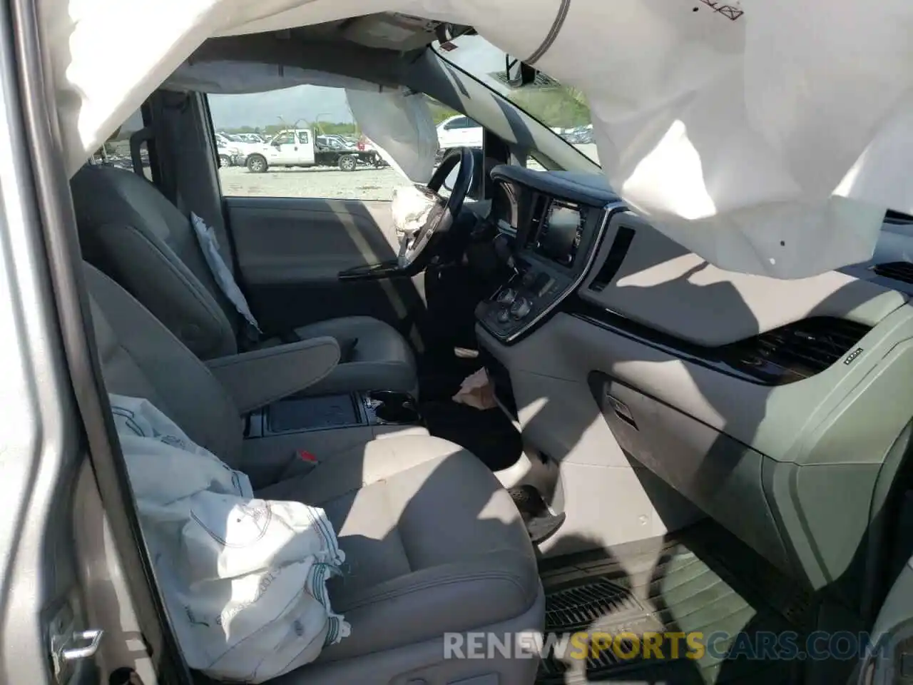 5 Photograph of a damaged car 5TDYZ3DC3KS985442 TOYOTA SIENNA 2019