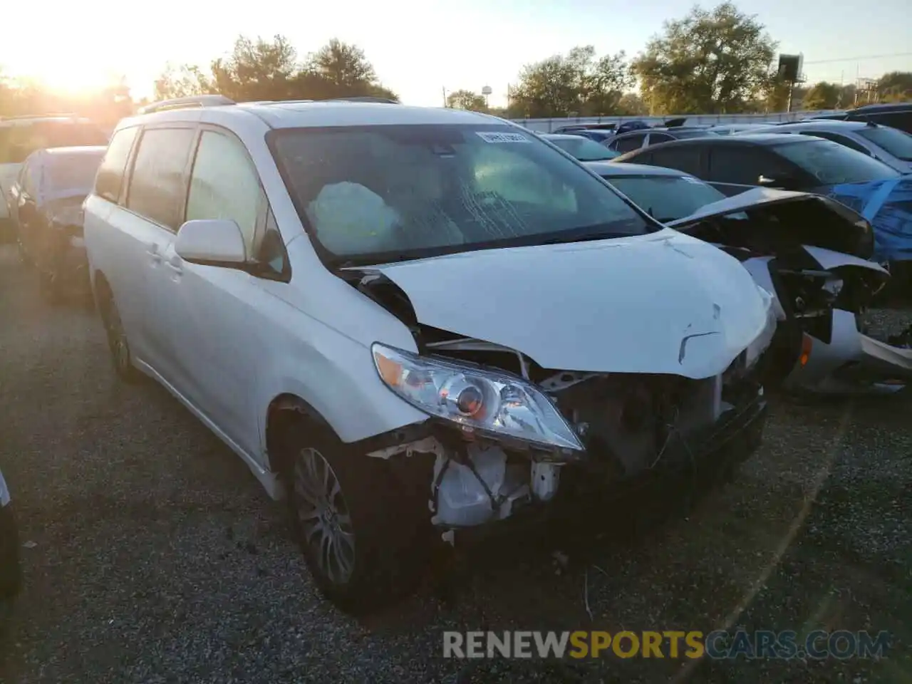 1 Photograph of a damaged car 5TDYZ3DC3KS988020 TOYOTA SIENNA 2019