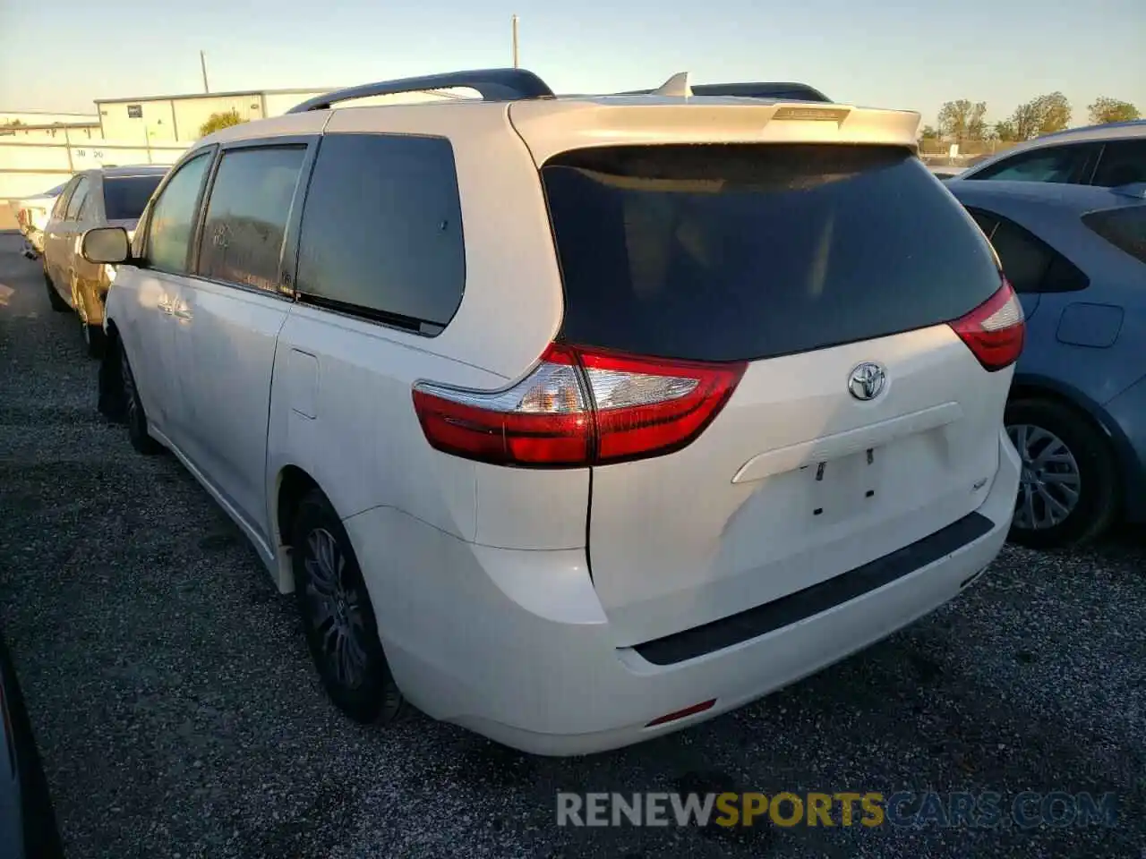 3 Фотография поврежденного автомобиля 5TDYZ3DC3KS988020 TOYOTA SIENNA 2019