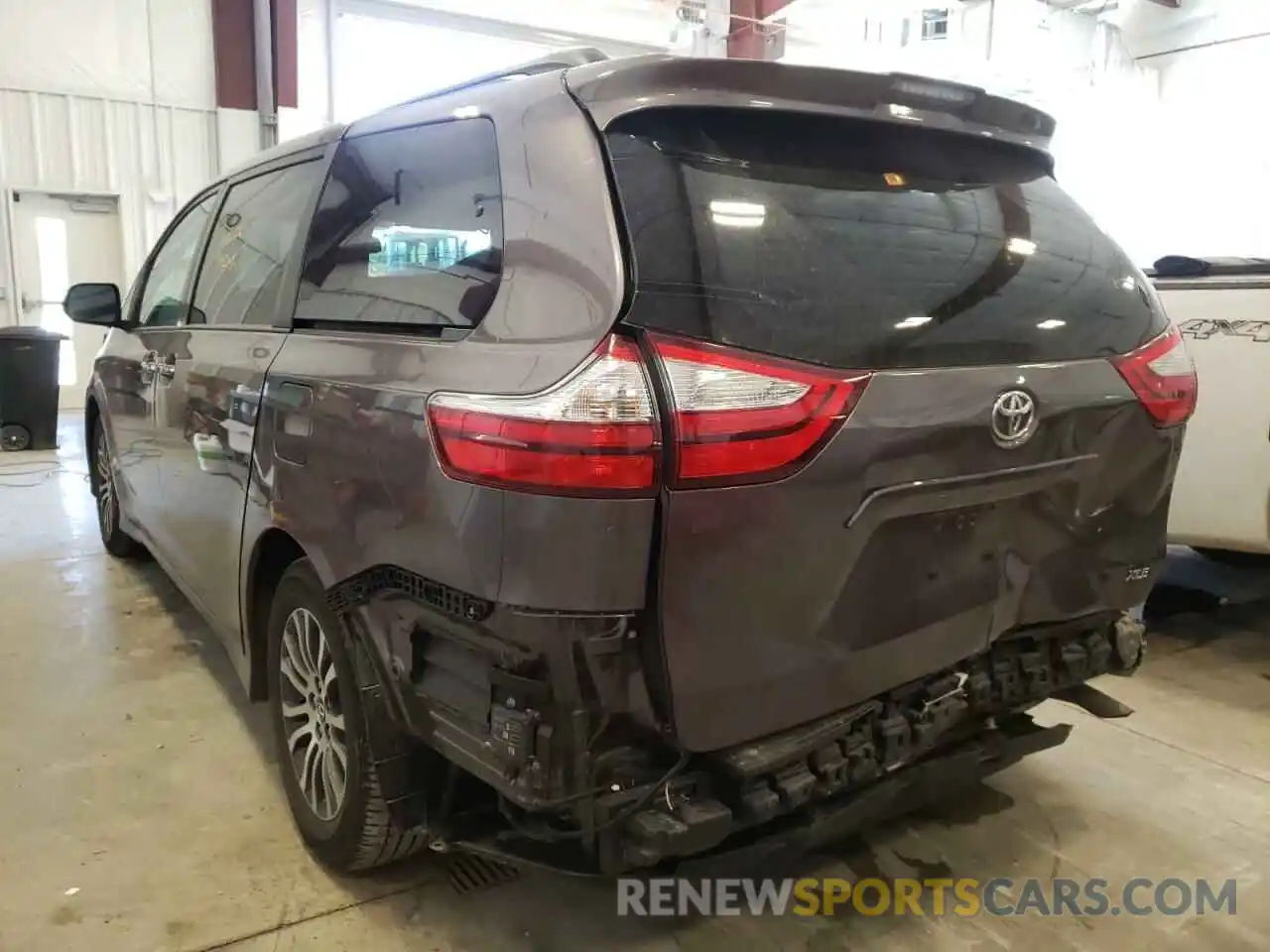 3 Photograph of a damaged car 5TDYZ3DC3KS992276 TOYOTA SIENNA 2019