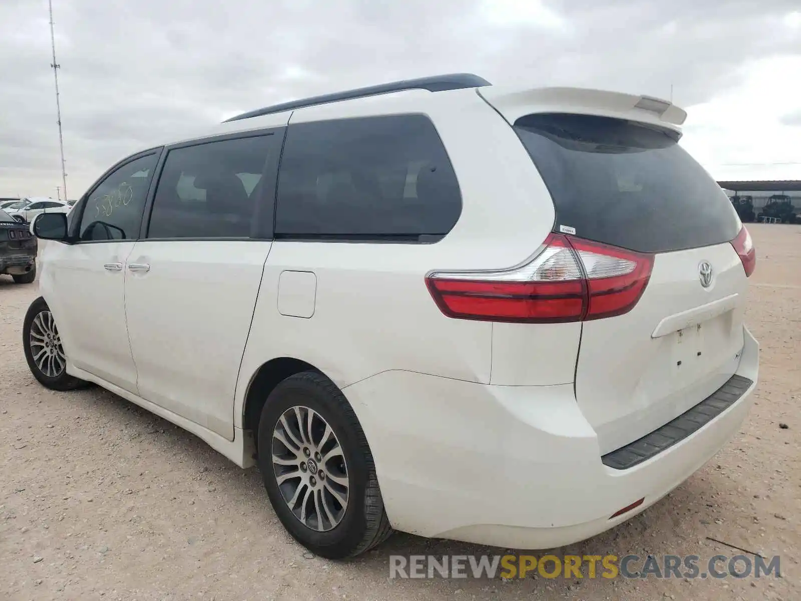 3 Фотография поврежденного автомобиля 5TDYZ3DC3KS992441 TOYOTA SIENNA 2019