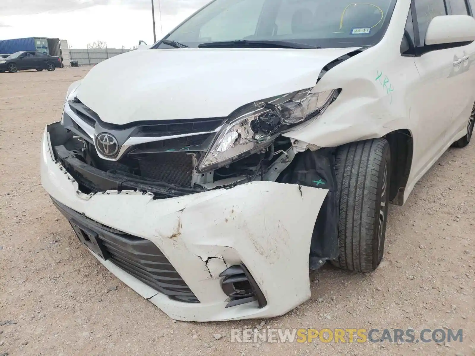 9 Photograph of a damaged car 5TDYZ3DC3KS992441 TOYOTA SIENNA 2019