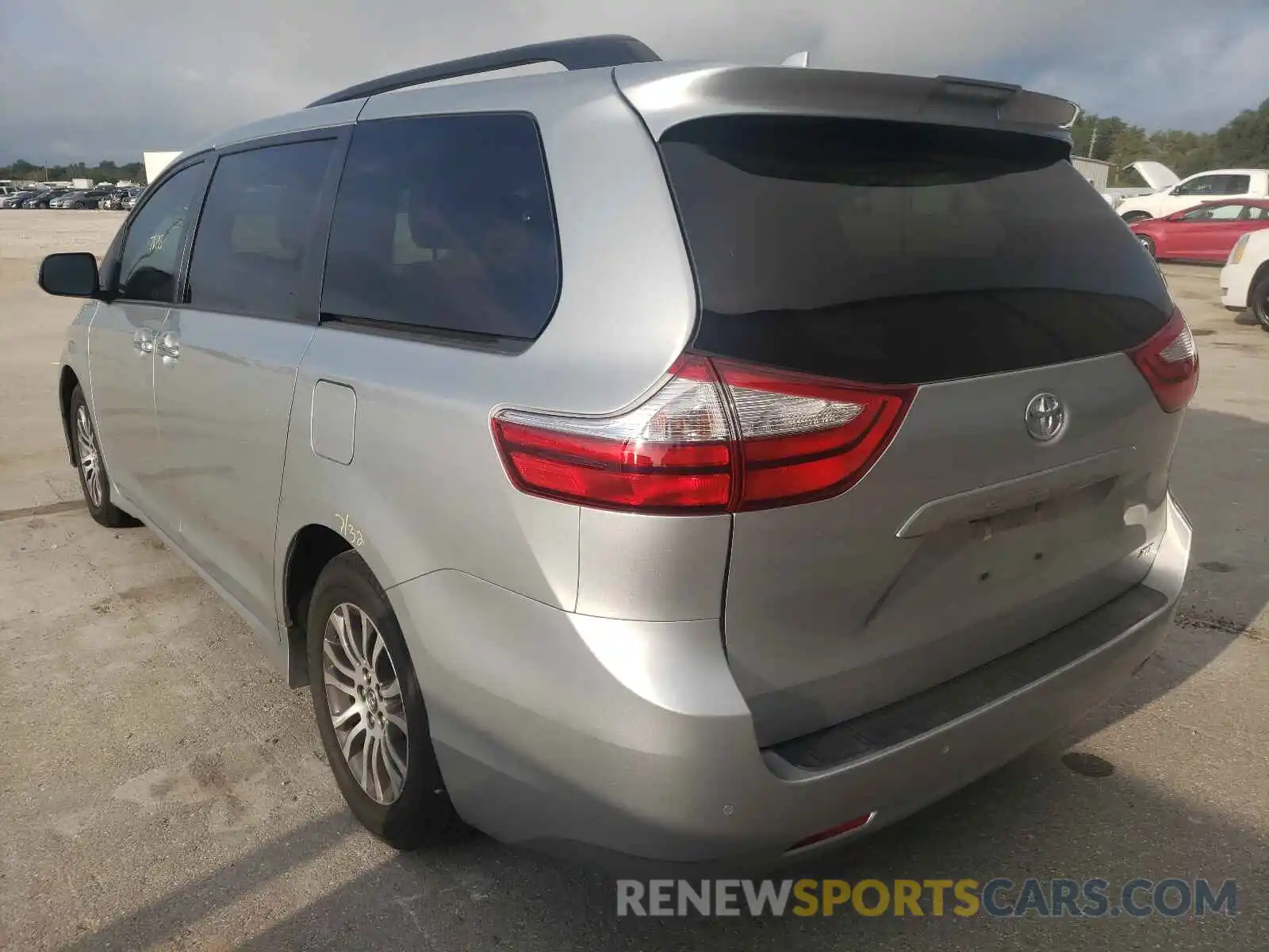 3 Photograph of a damaged car 5TDYZ3DC3KS993184 TOYOTA SIENNA 2019