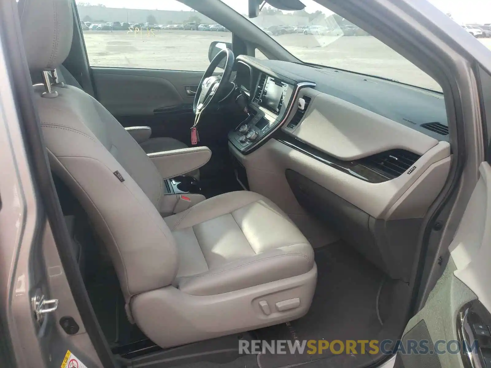 5 Photograph of a damaged car 5TDYZ3DC3KS993184 TOYOTA SIENNA 2019