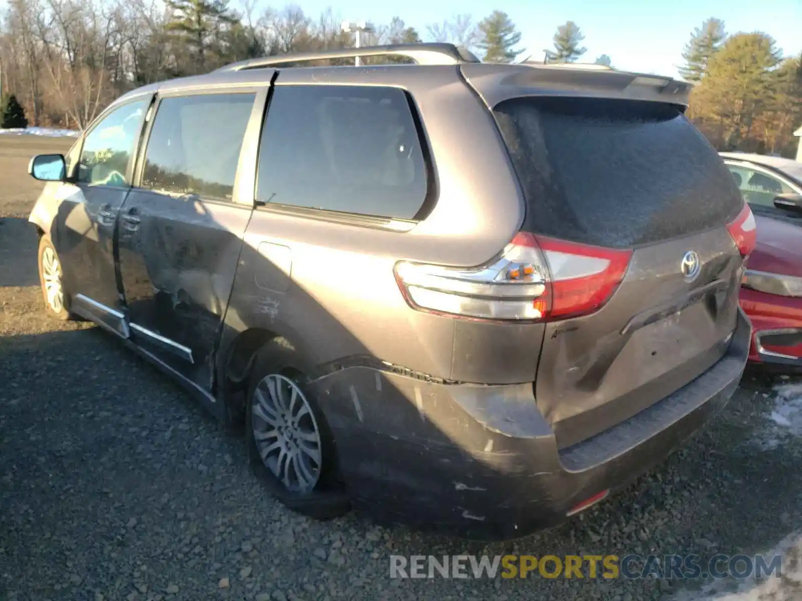 3 Photograph of a damaged car 5TDYZ3DC3KS993198 TOYOTA SIENNA 2019