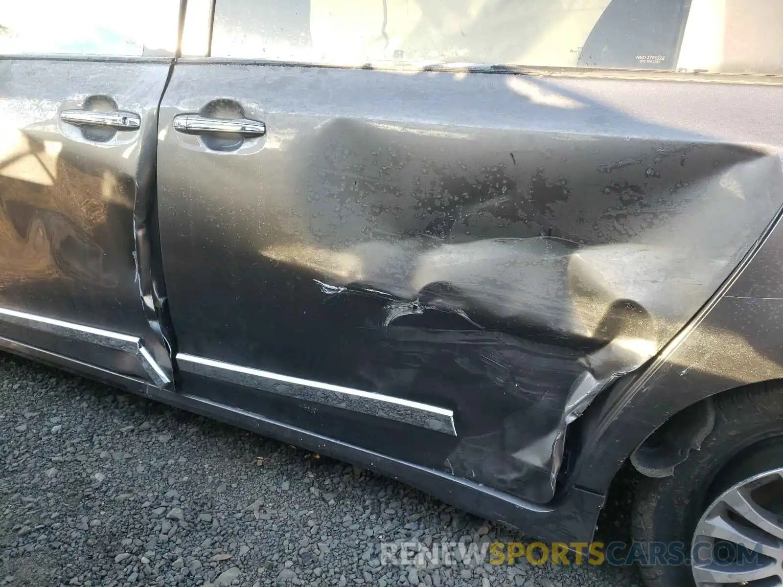 9 Photograph of a damaged car 5TDYZ3DC3KS993198 TOYOTA SIENNA 2019
