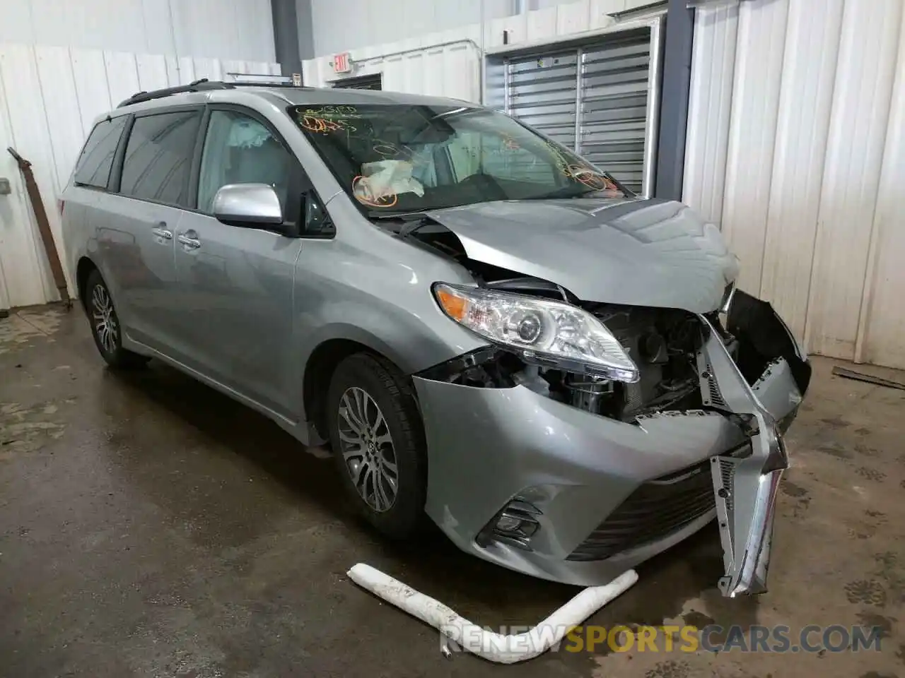 1 Фотография поврежденного автомобиля 5TDYZ3DC3KS997414 TOYOTA SIENNA 2019