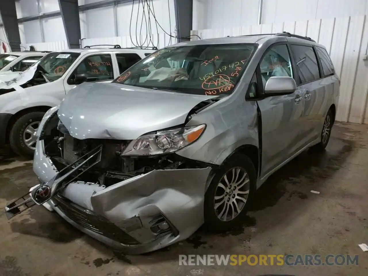 2 Photograph of a damaged car 5TDYZ3DC3KS997414 TOYOTA SIENNA 2019