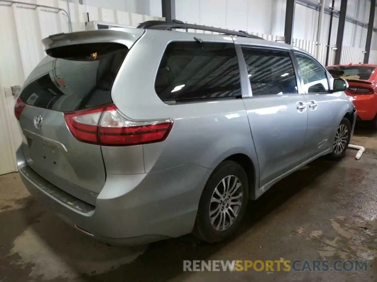 4 Photograph of a damaged car 5TDYZ3DC3KS997414 TOYOTA SIENNA 2019