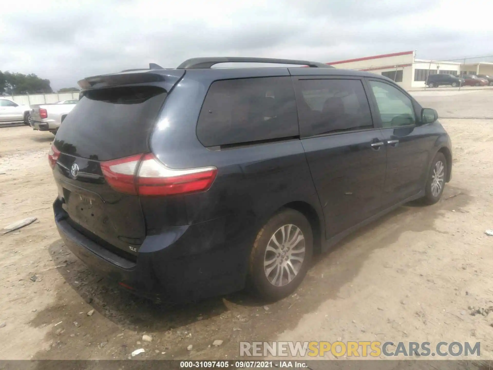 4 Photograph of a damaged car 5TDYZ3DC3KS999860 TOYOTA SIENNA 2019