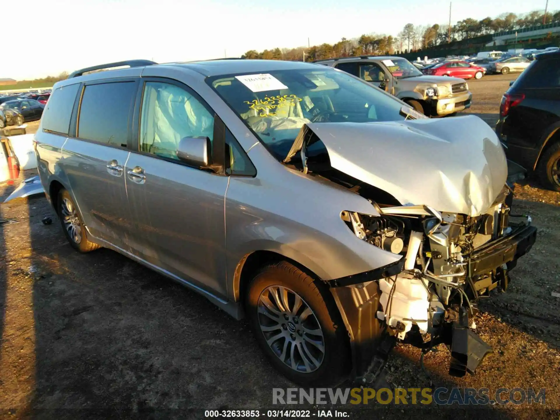 1 Photograph of a damaged car 5TDYZ3DC4KS002994 TOYOTA SIENNA 2019