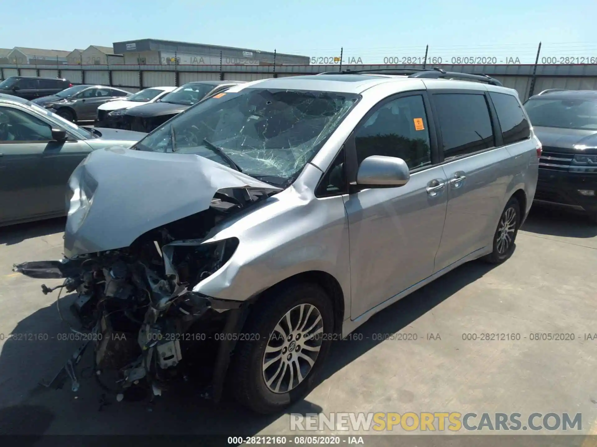 2 Фотография поврежденного автомобиля 5TDYZ3DC4KS003210 TOYOTA SIENNA 2019