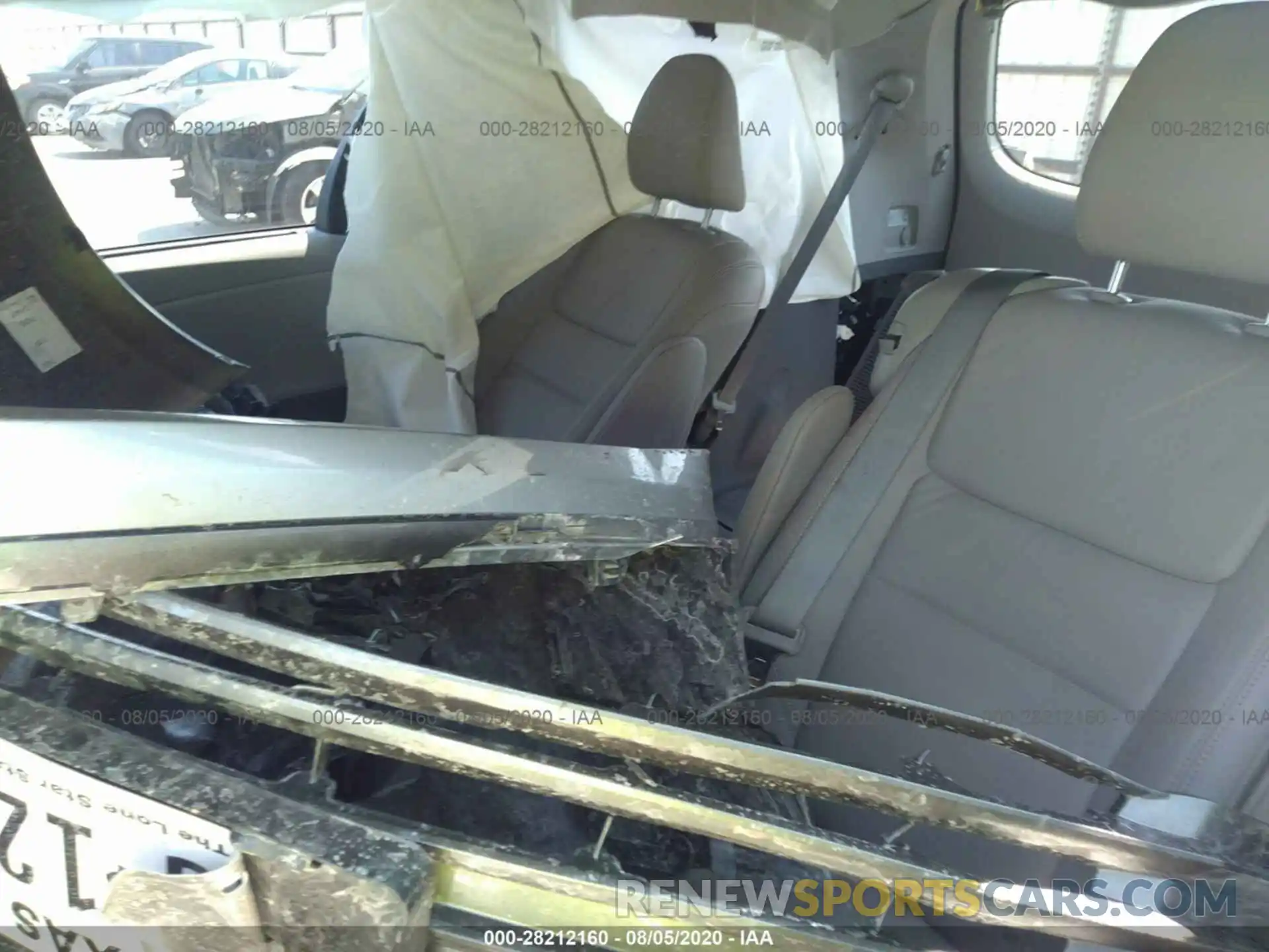 8 Photograph of a damaged car 5TDYZ3DC4KS003210 TOYOTA SIENNA 2019