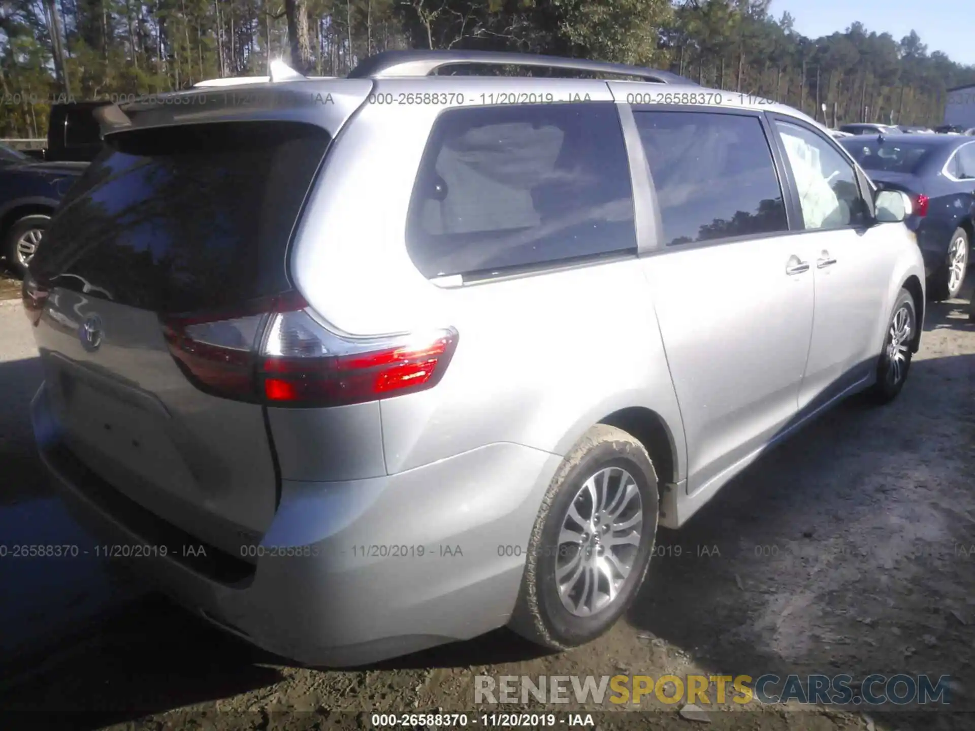 4 Photograph of a damaged car 5TDYZ3DC4KS003983 TOYOTA SIENNA 2019