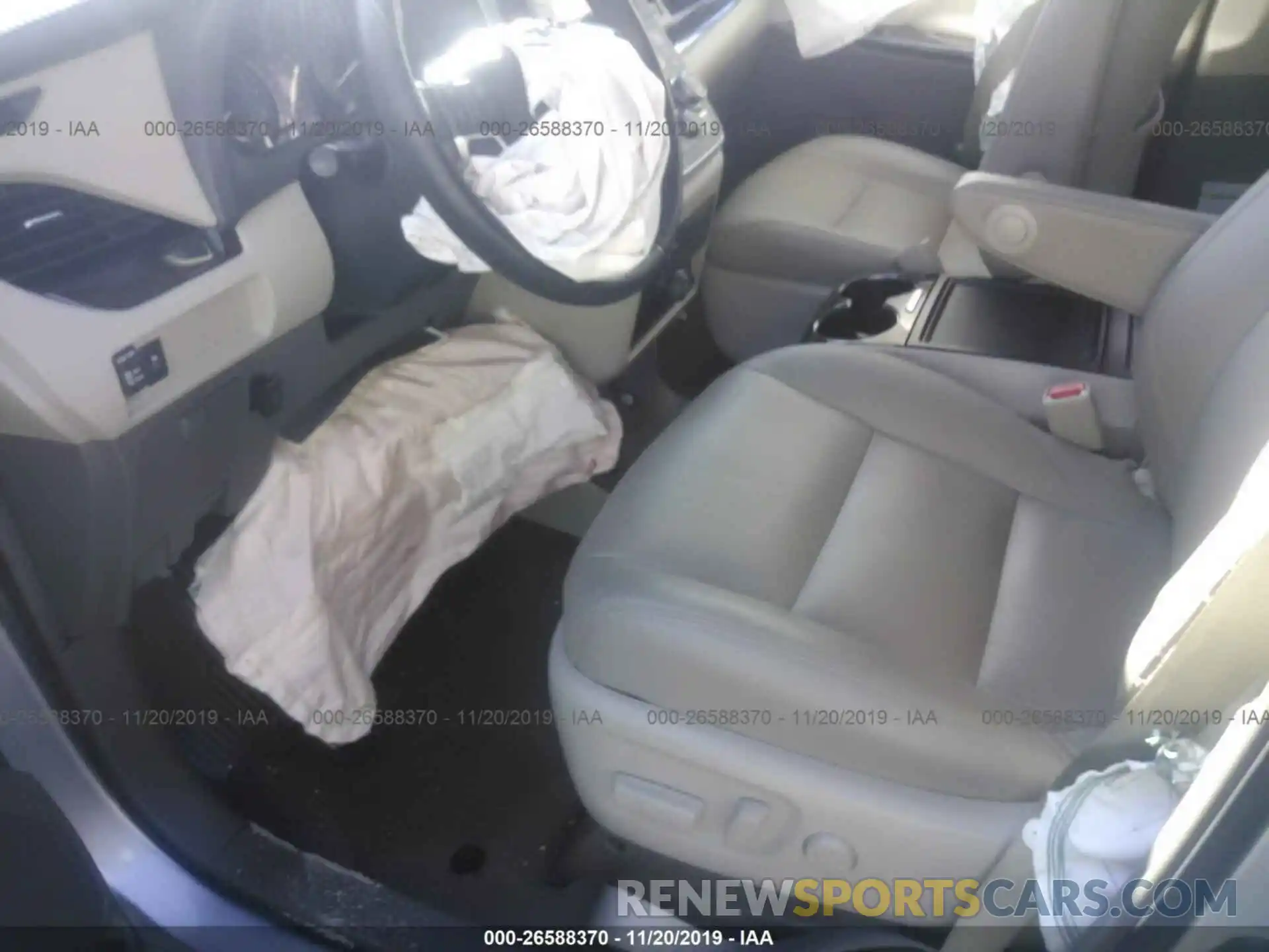 5 Photograph of a damaged car 5TDYZ3DC4KS003983 TOYOTA SIENNA 2019