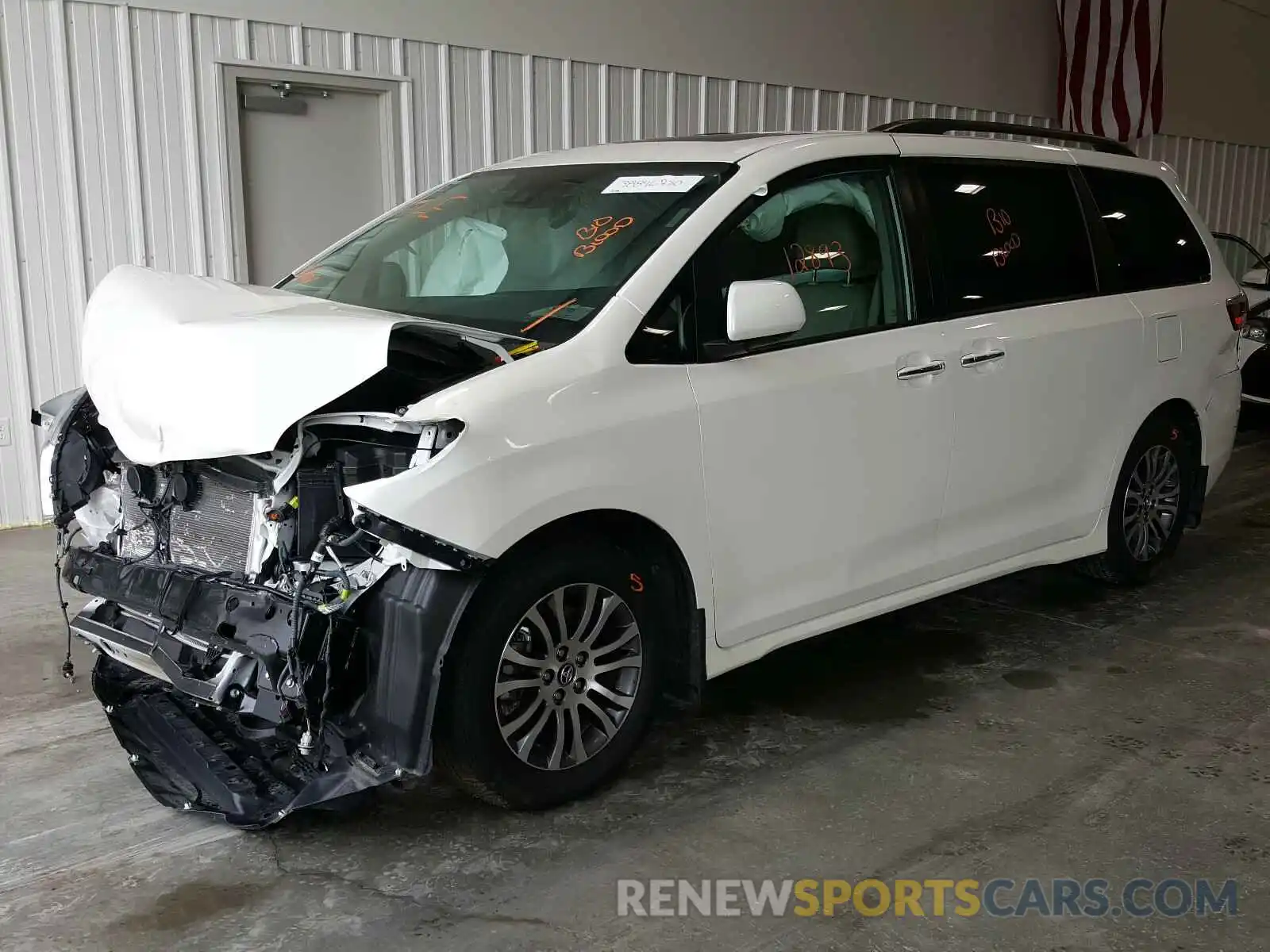 2 Photograph of a damaged car 5TDYZ3DC4KS005166 TOYOTA SIENNA 2019