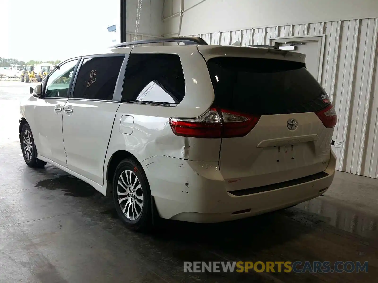 3 Photograph of a damaged car 5TDYZ3DC4KS005166 TOYOTA SIENNA 2019