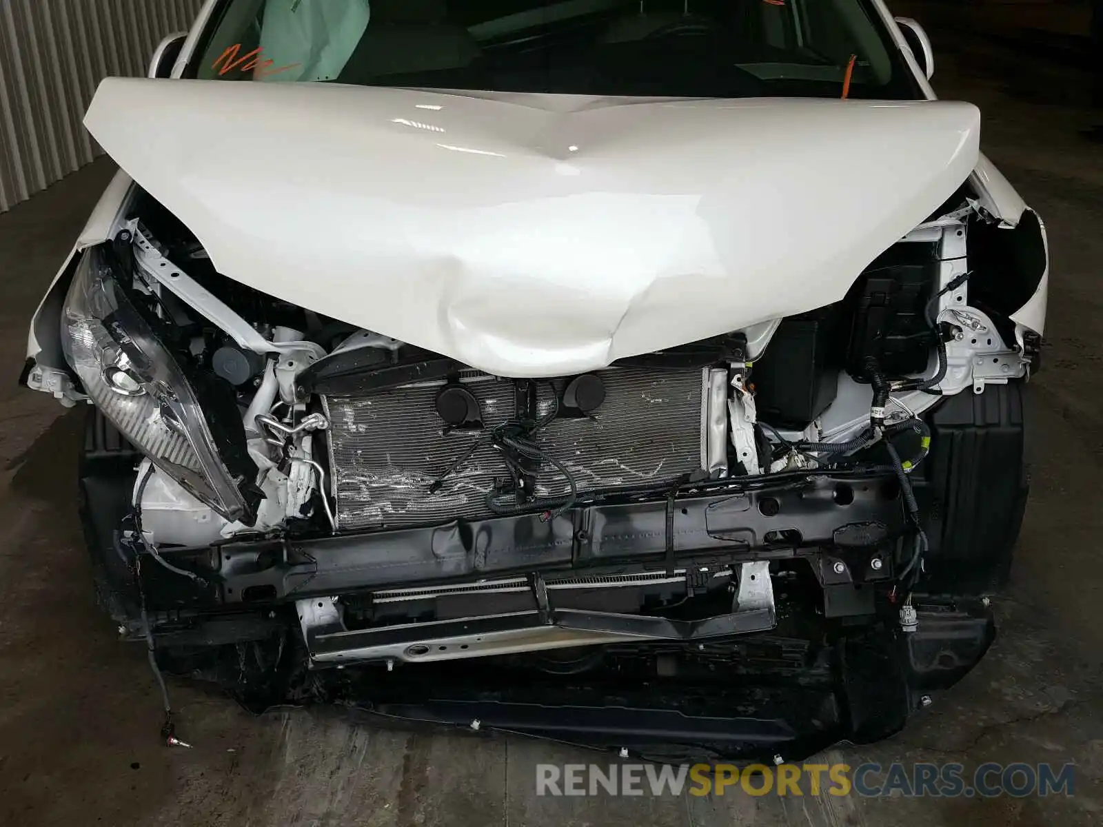 9 Photograph of a damaged car 5TDYZ3DC4KS005166 TOYOTA SIENNA 2019