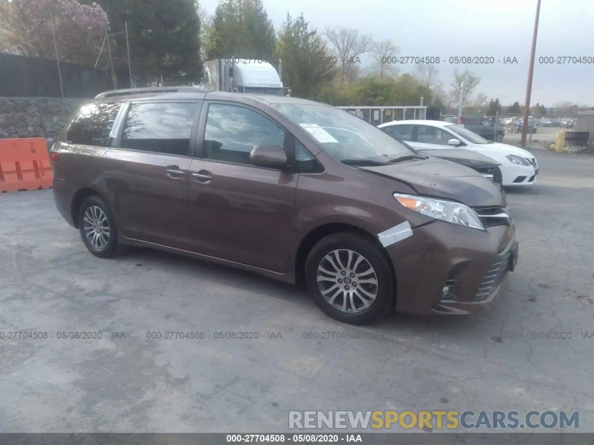 1 Photograph of a damaged car 5TDYZ3DC4KS007001 TOYOTA SIENNA 2019